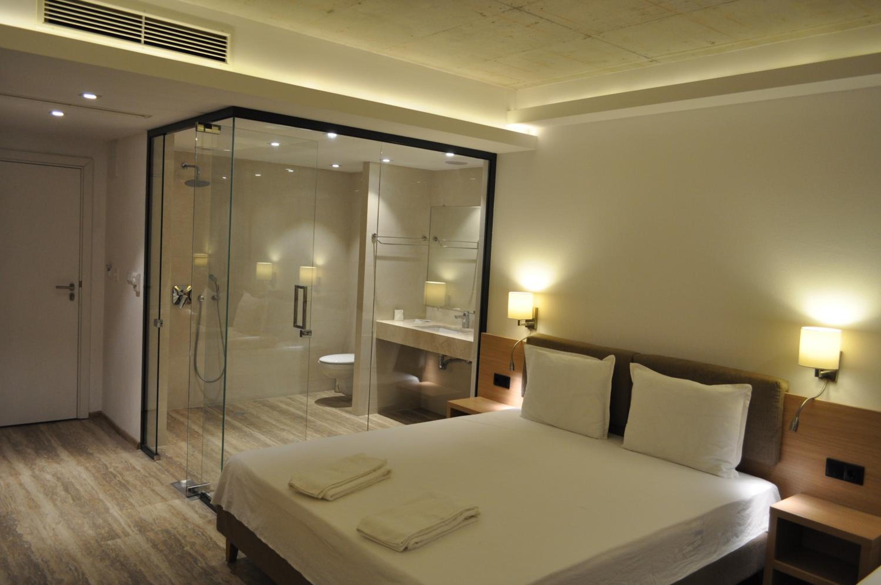 Double Room with Balcony and Sea View - Photo 2