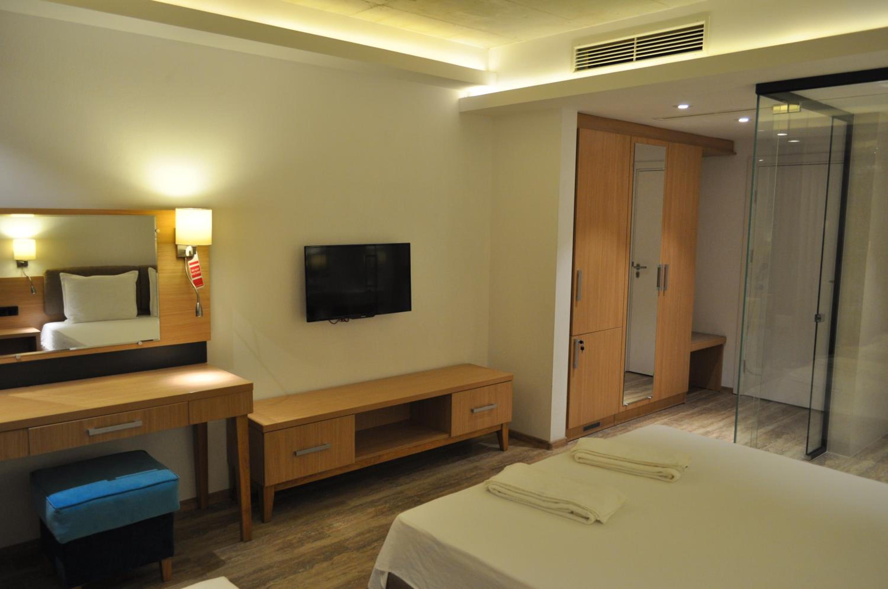 Double Room with Balcony and Sea View - Photo 37