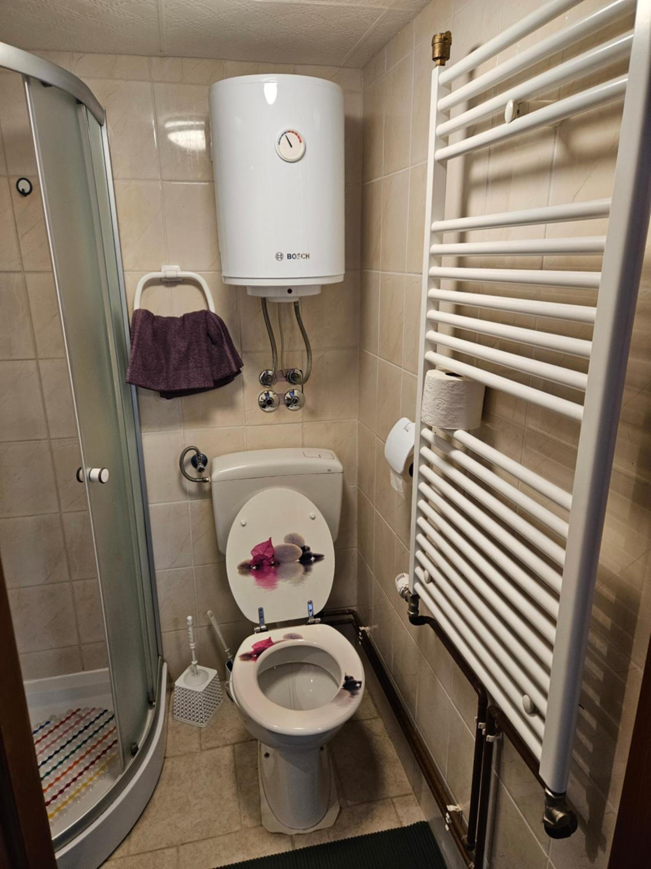 One-Bedroom Apartment - Photo 6