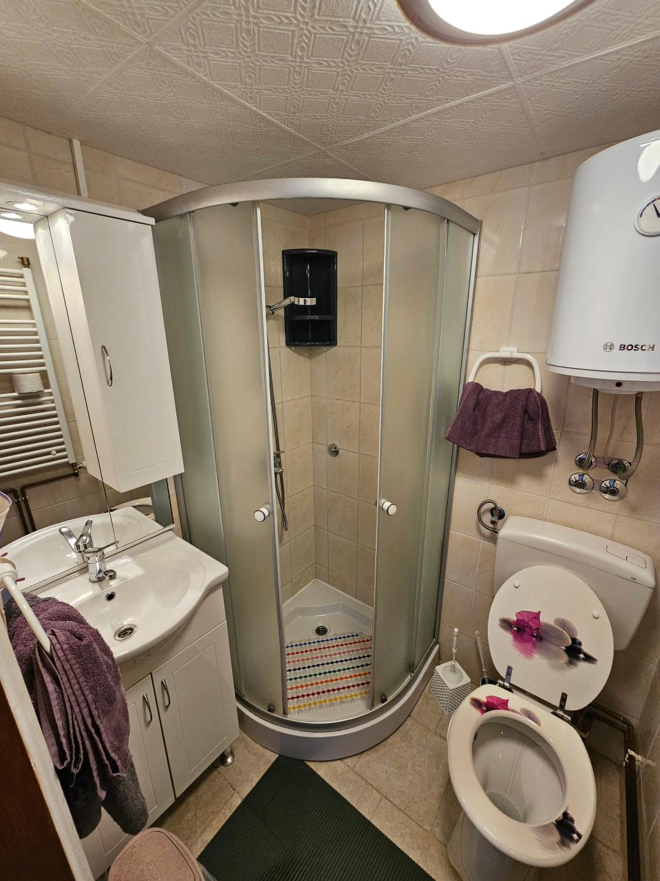 One-Bedroom Apartment - Photo 2