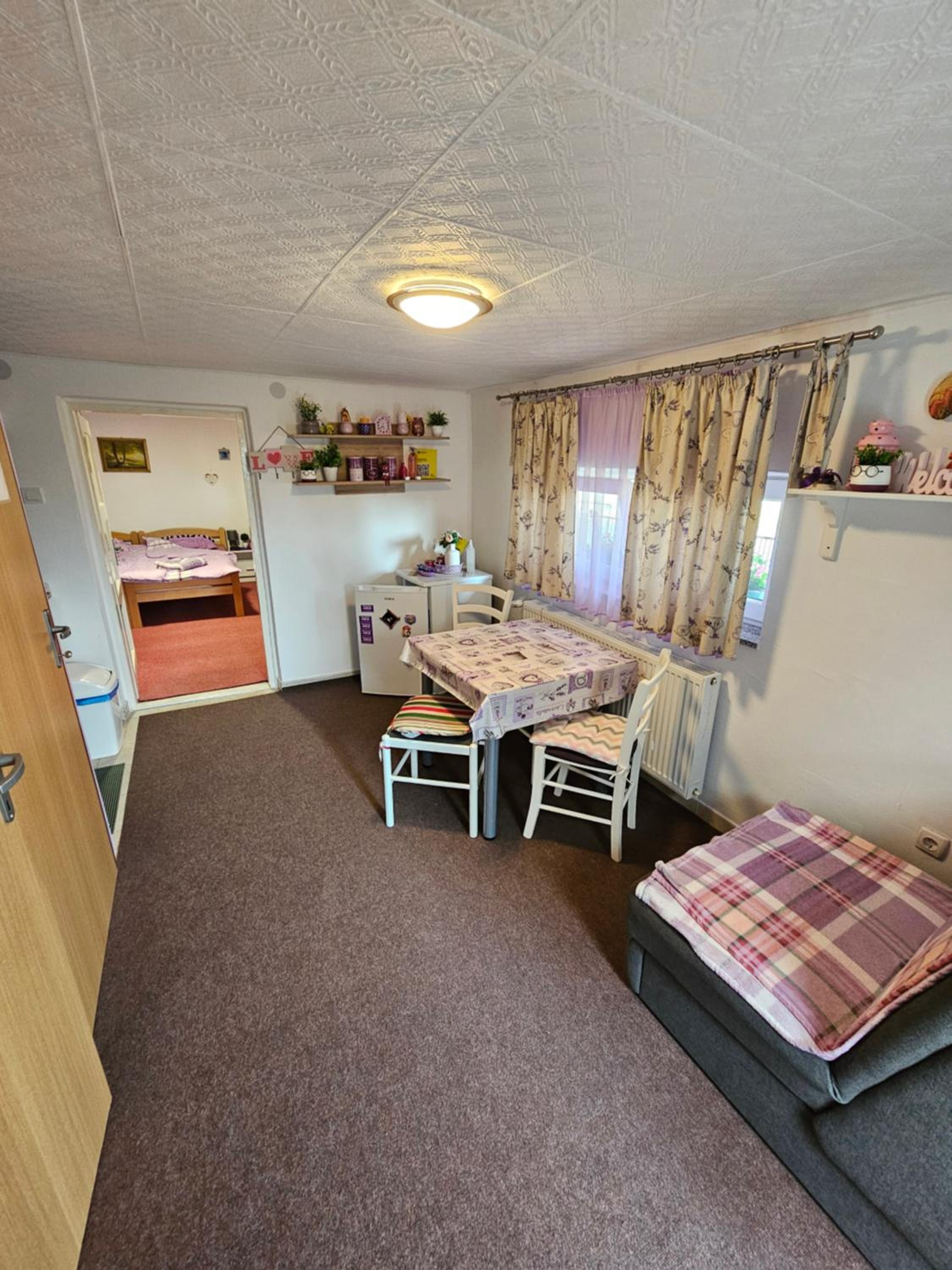 One-Bedroom Apartment - Photo 1