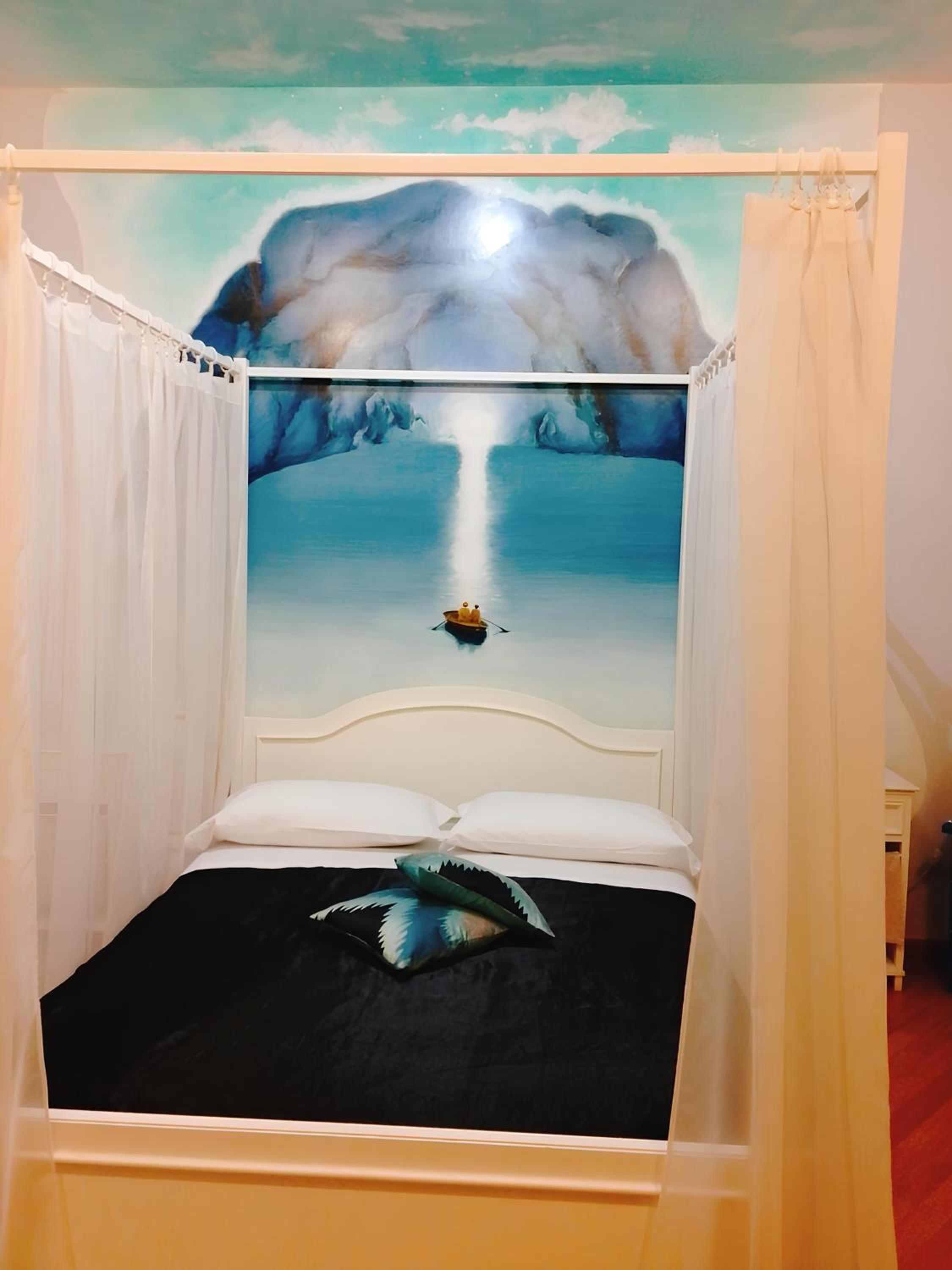Deluxe Double Room (2 Adults + 1 Child)