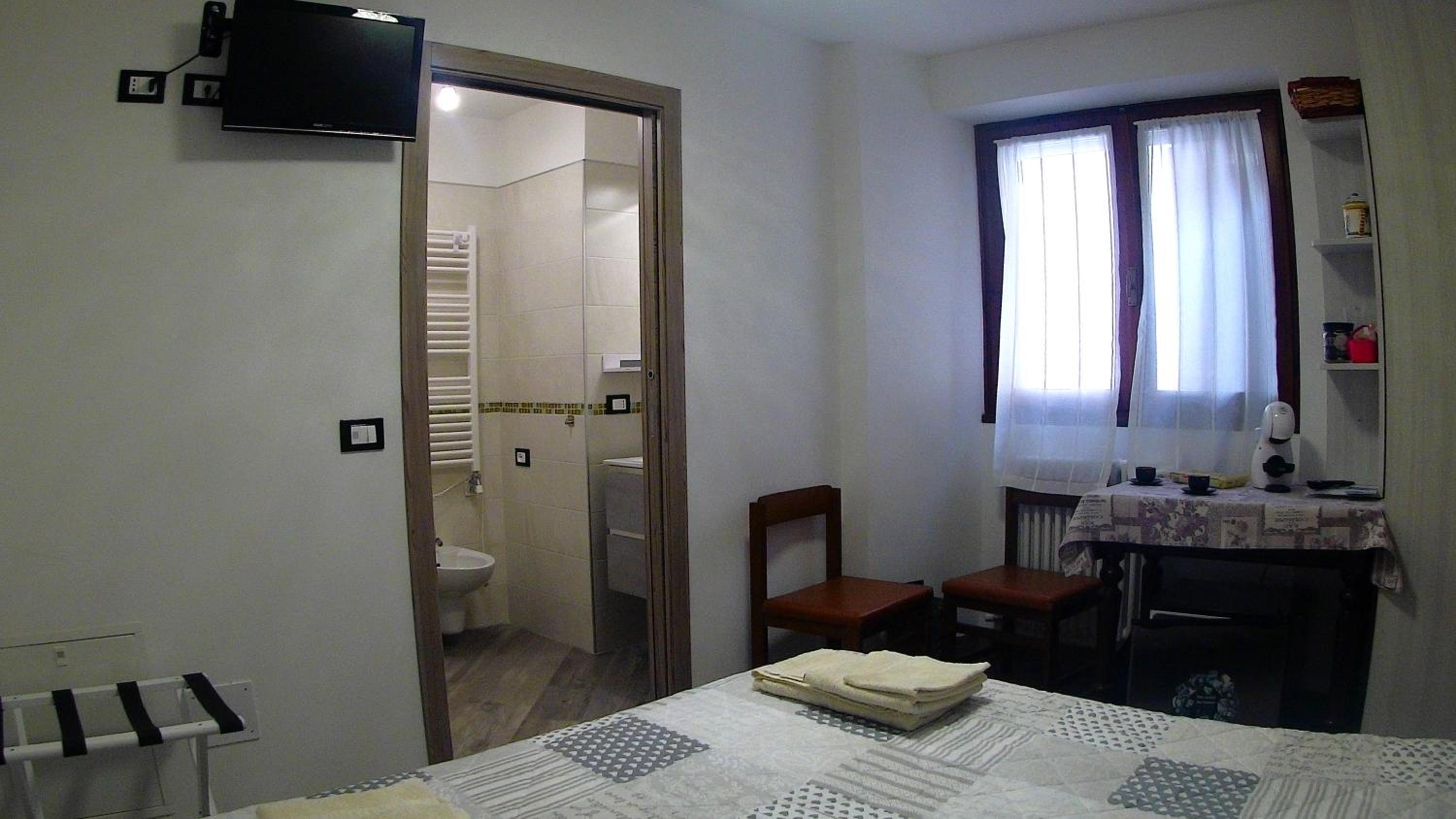 Economy Double Room with Private Bathroom - Photo 17