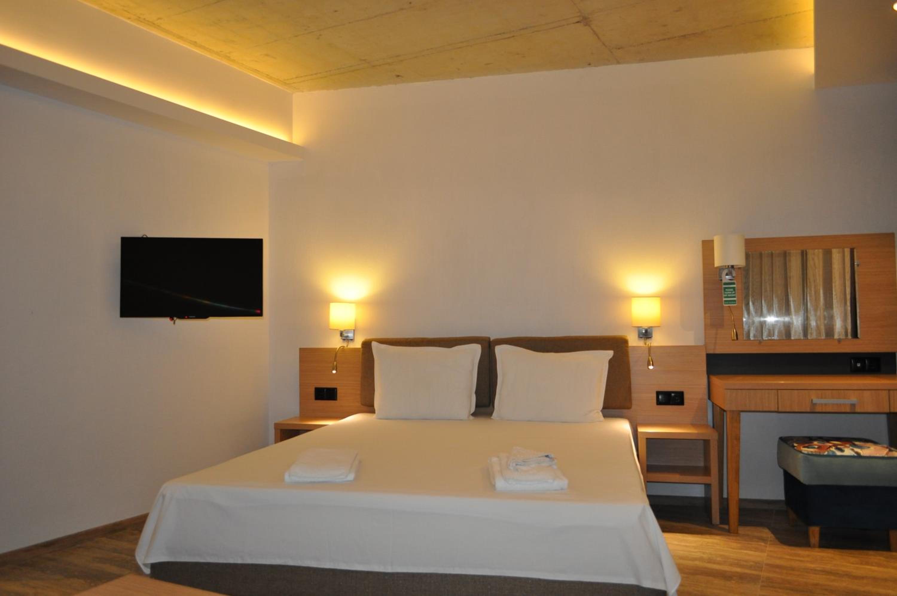 Double Room with Balcony and Sea View - Photo 14