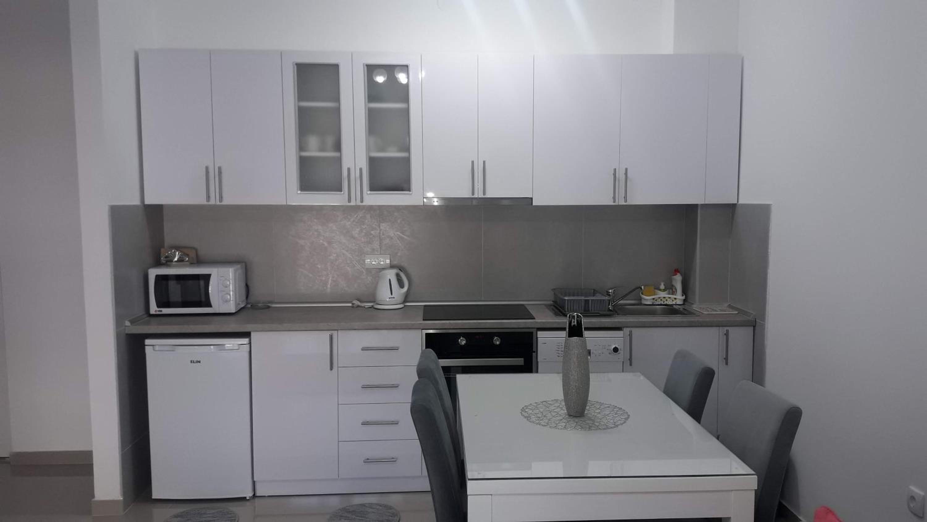 One-Bedroom Apartment with Terrace photo 2