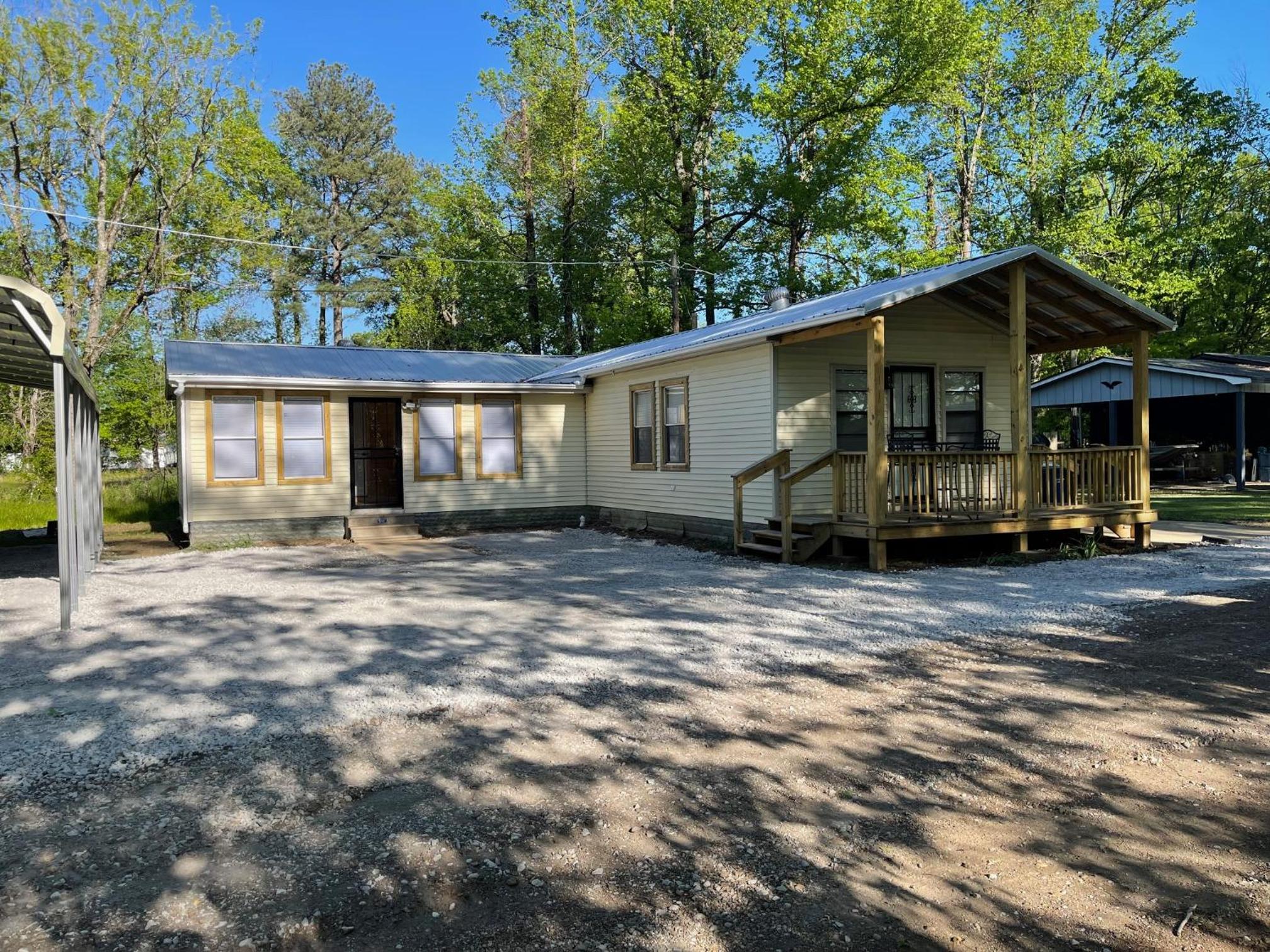 Three-Bedroom House photo 2