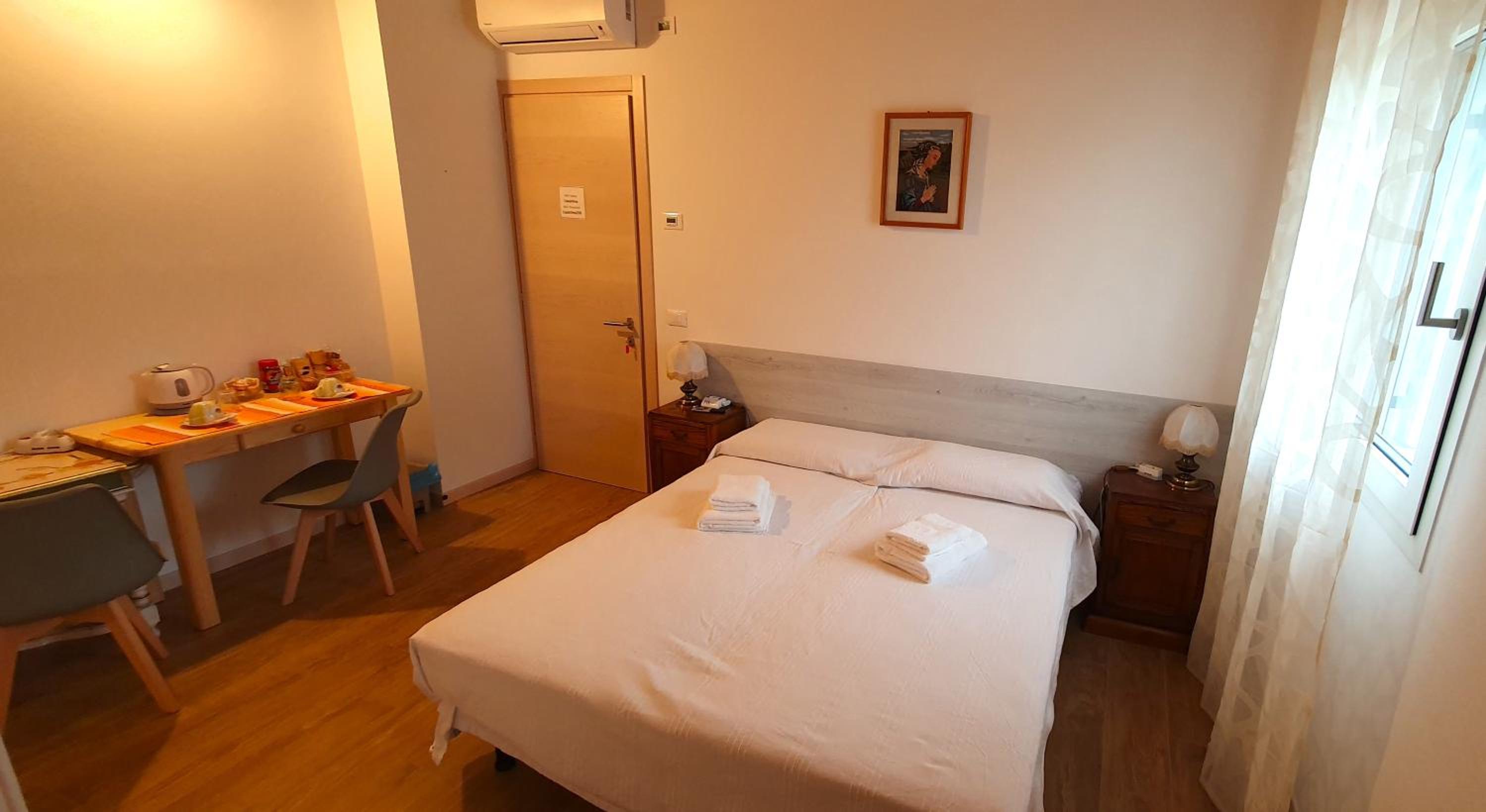 Queen Room photo 1