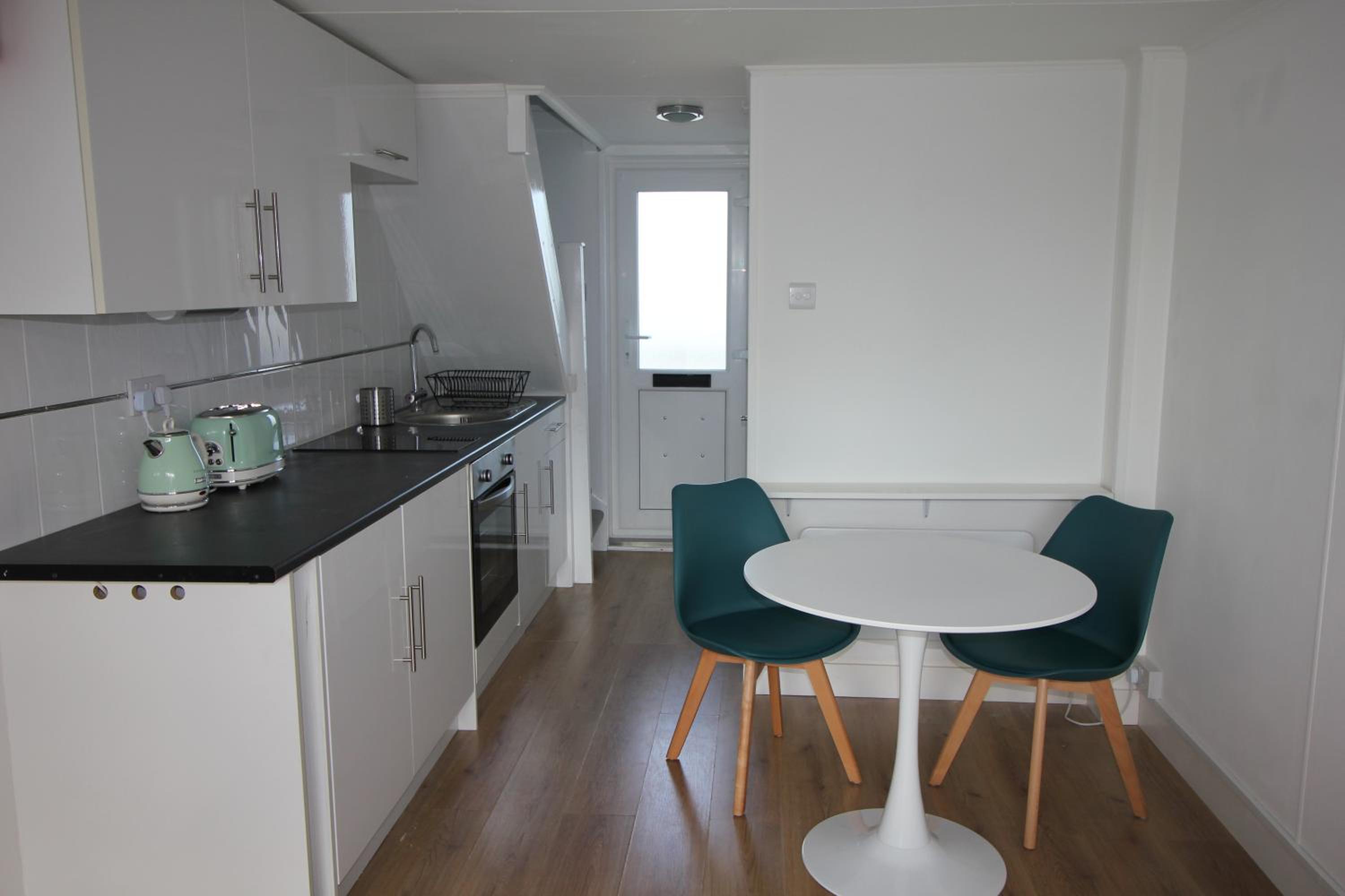 One-Bedroom Apartment photo 2