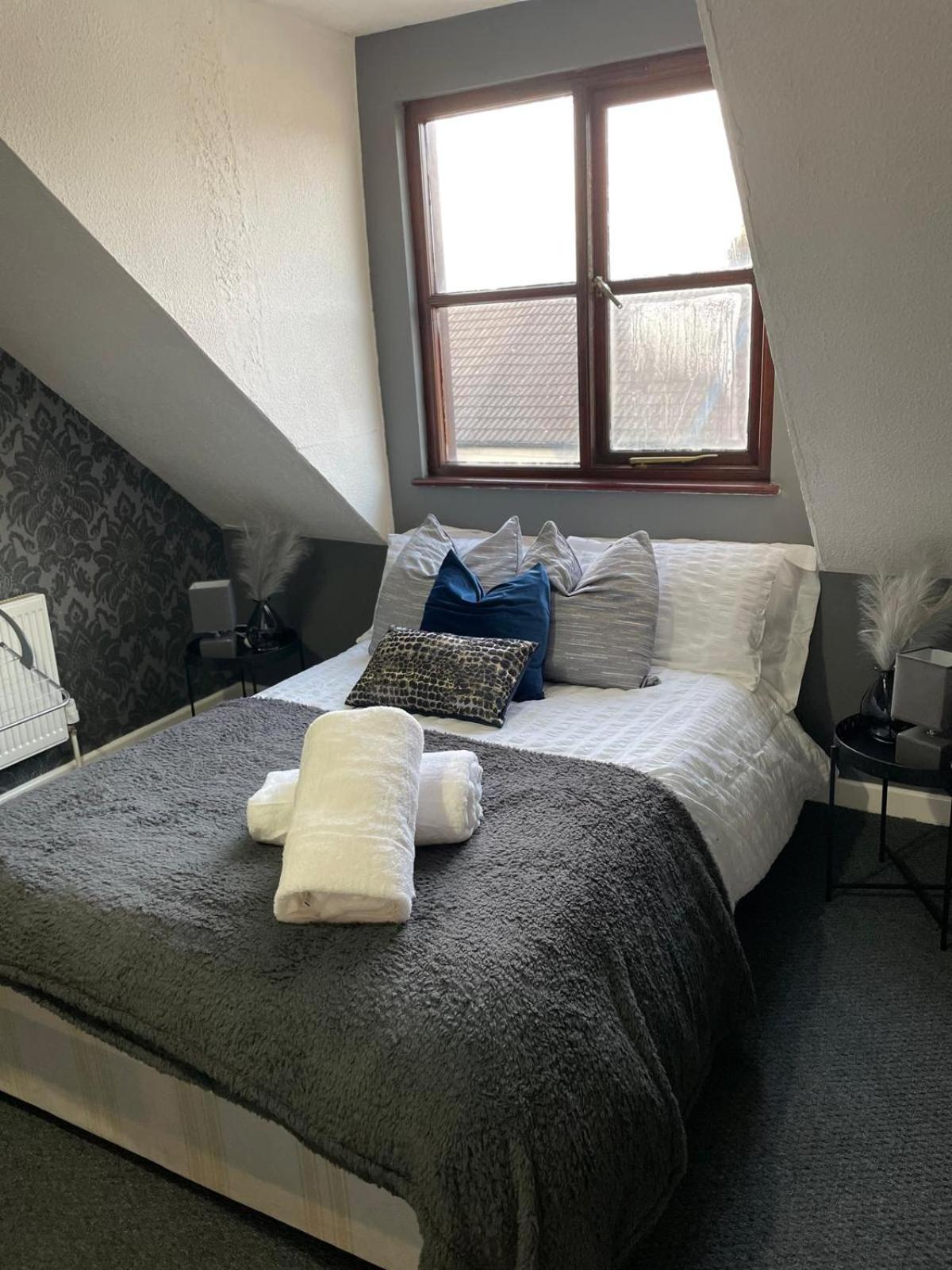 One-Bedroom Apartment photo 3