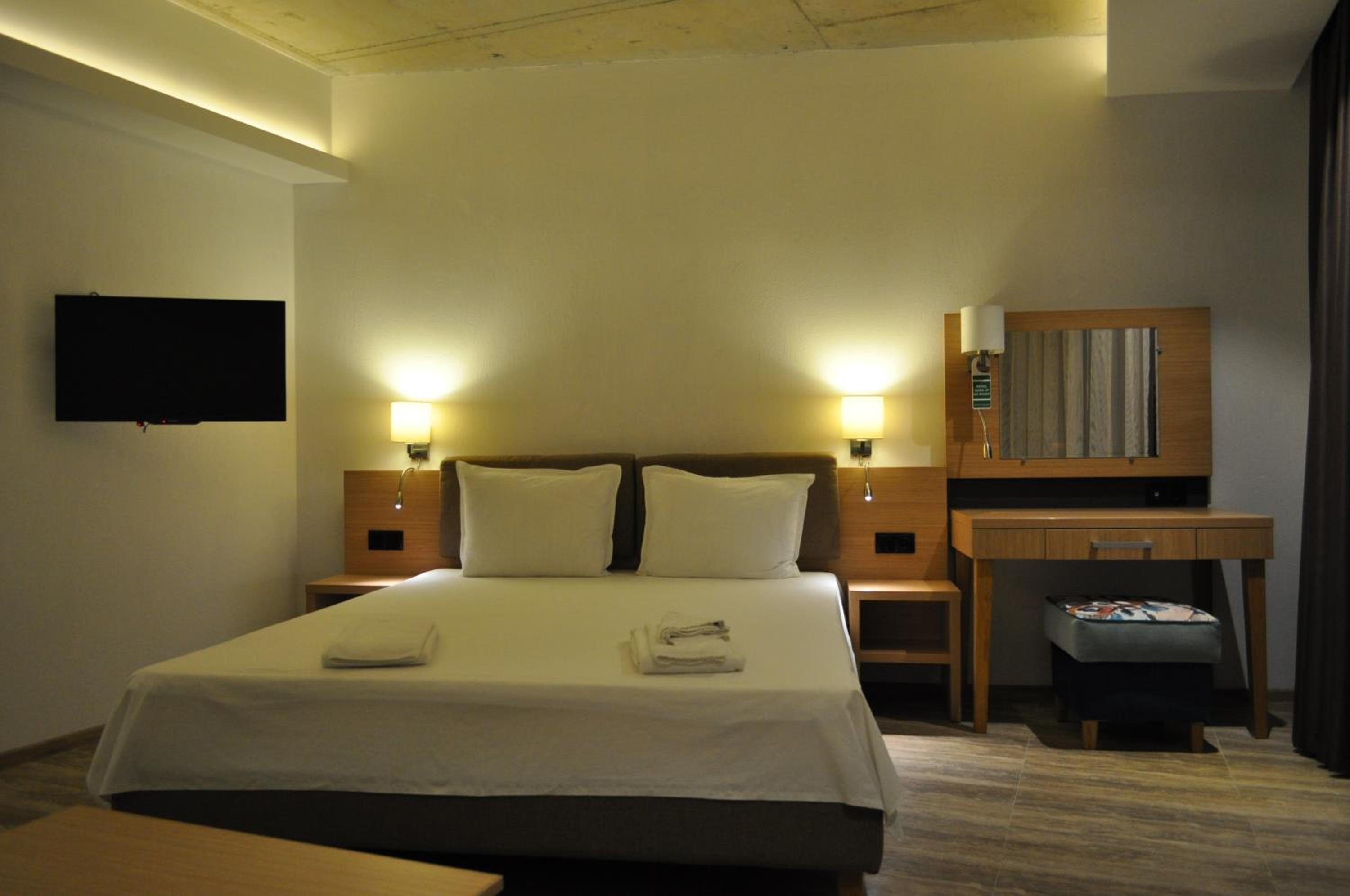 Double Room with Balcony and Sea View - Photo 32