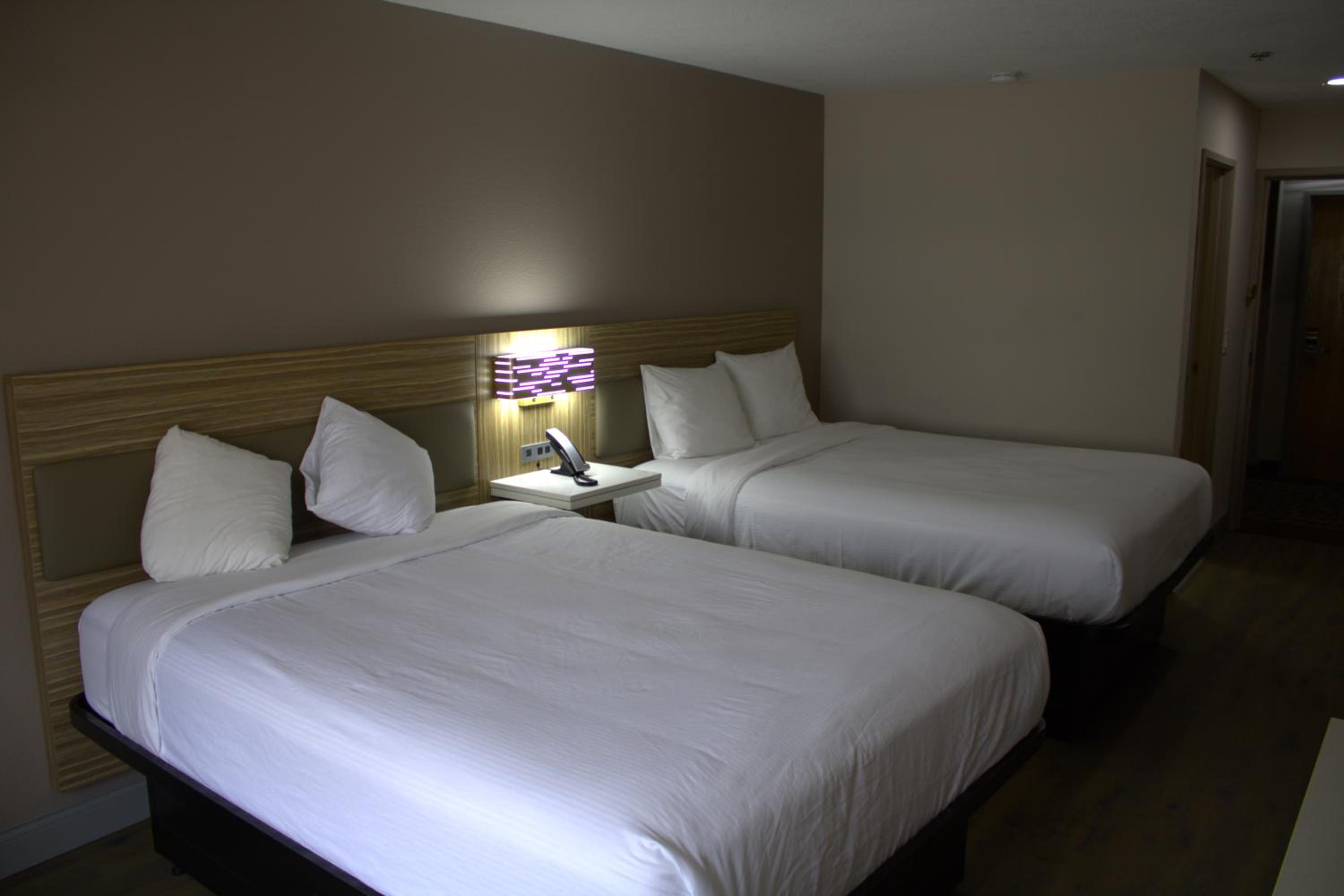 Queen Room with Two Queen Beds - Non-Smoking - Photo 1