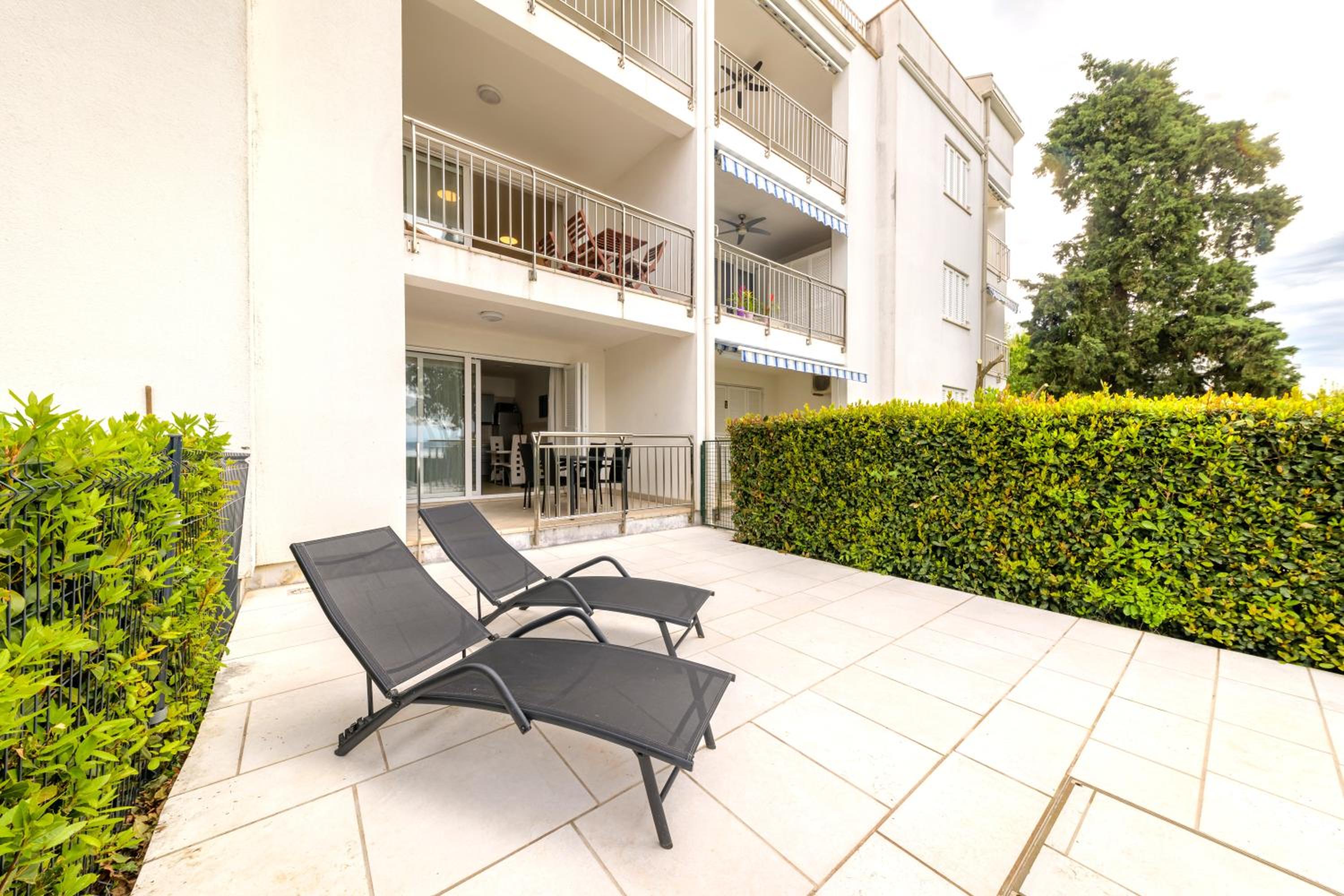 Two-Bedroom Apartment with Sea View photo 2