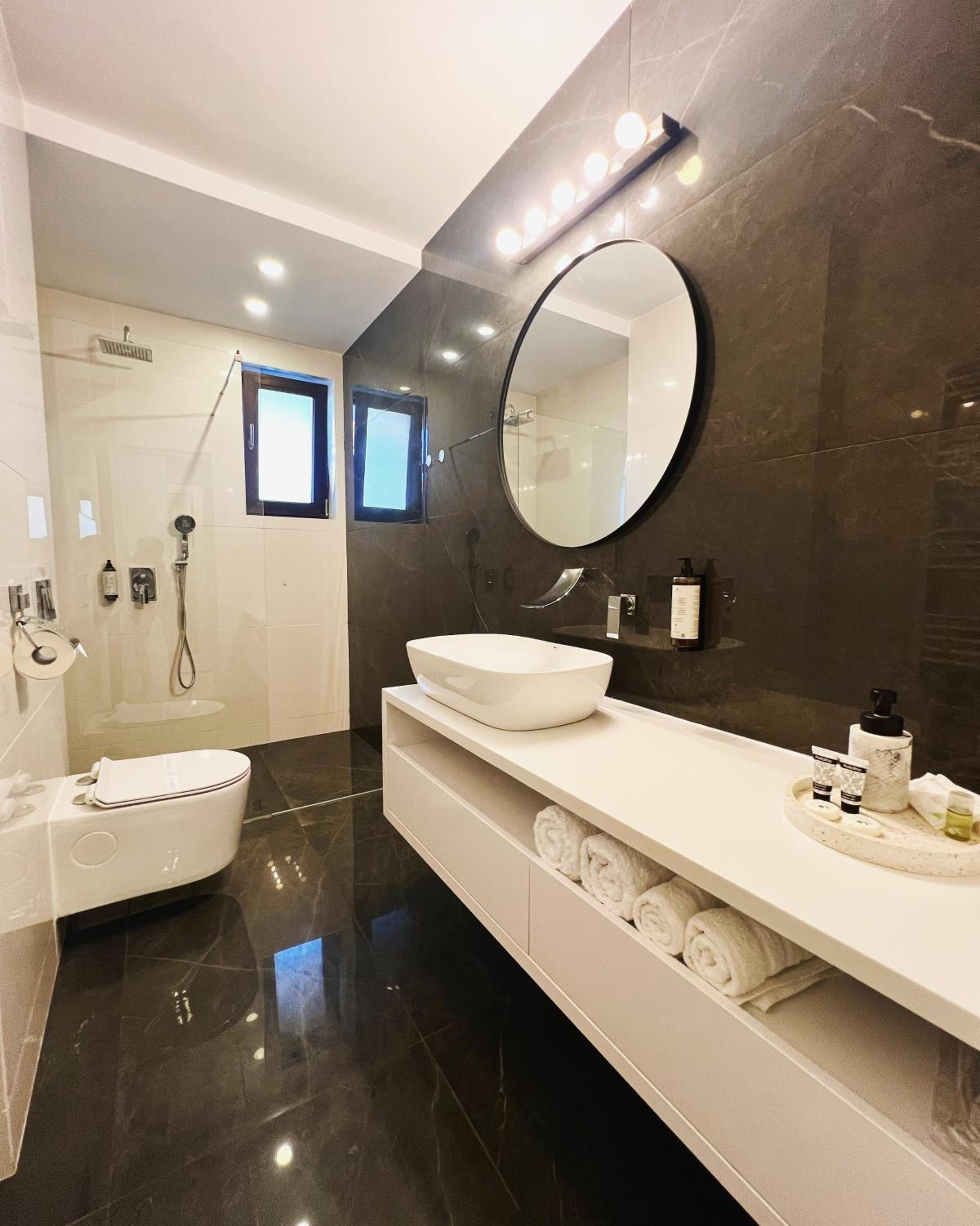 Double Room with Balcony (2 Adults + 1 Child) photo 2
