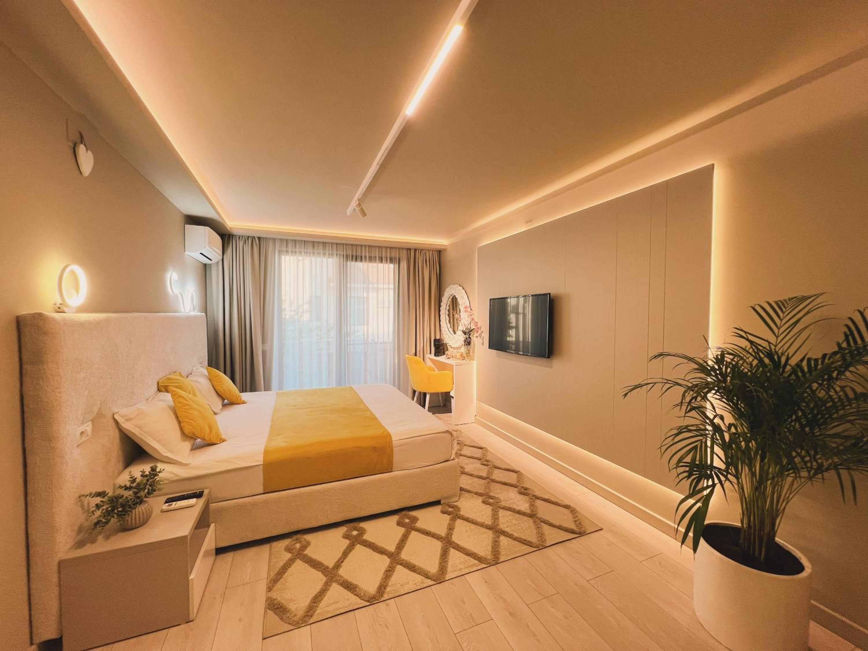 Double Room with Balcony (2 Adults + 1 Child) photo 3