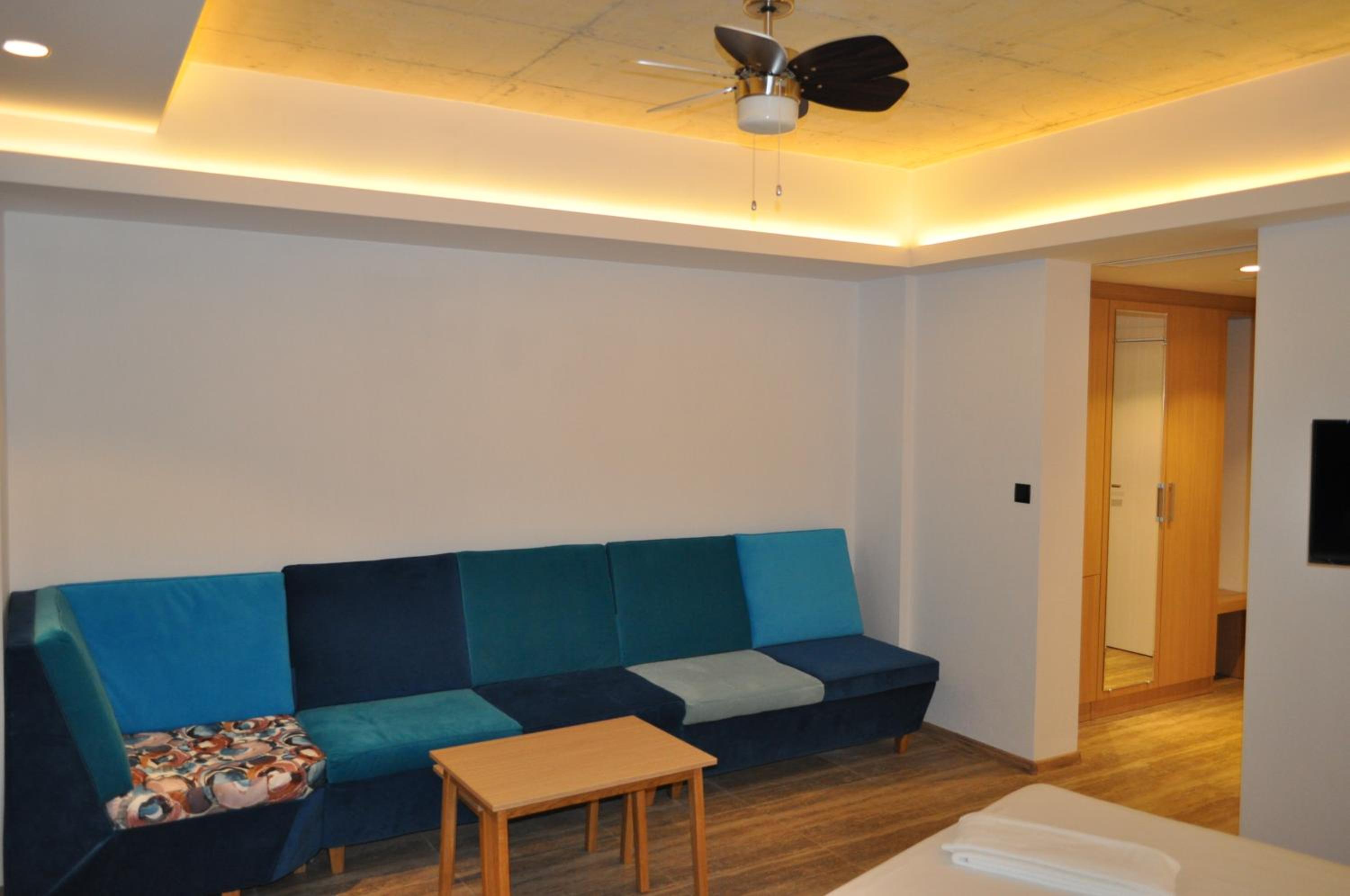 Double Room with Balcony and Sea View - Photo 20