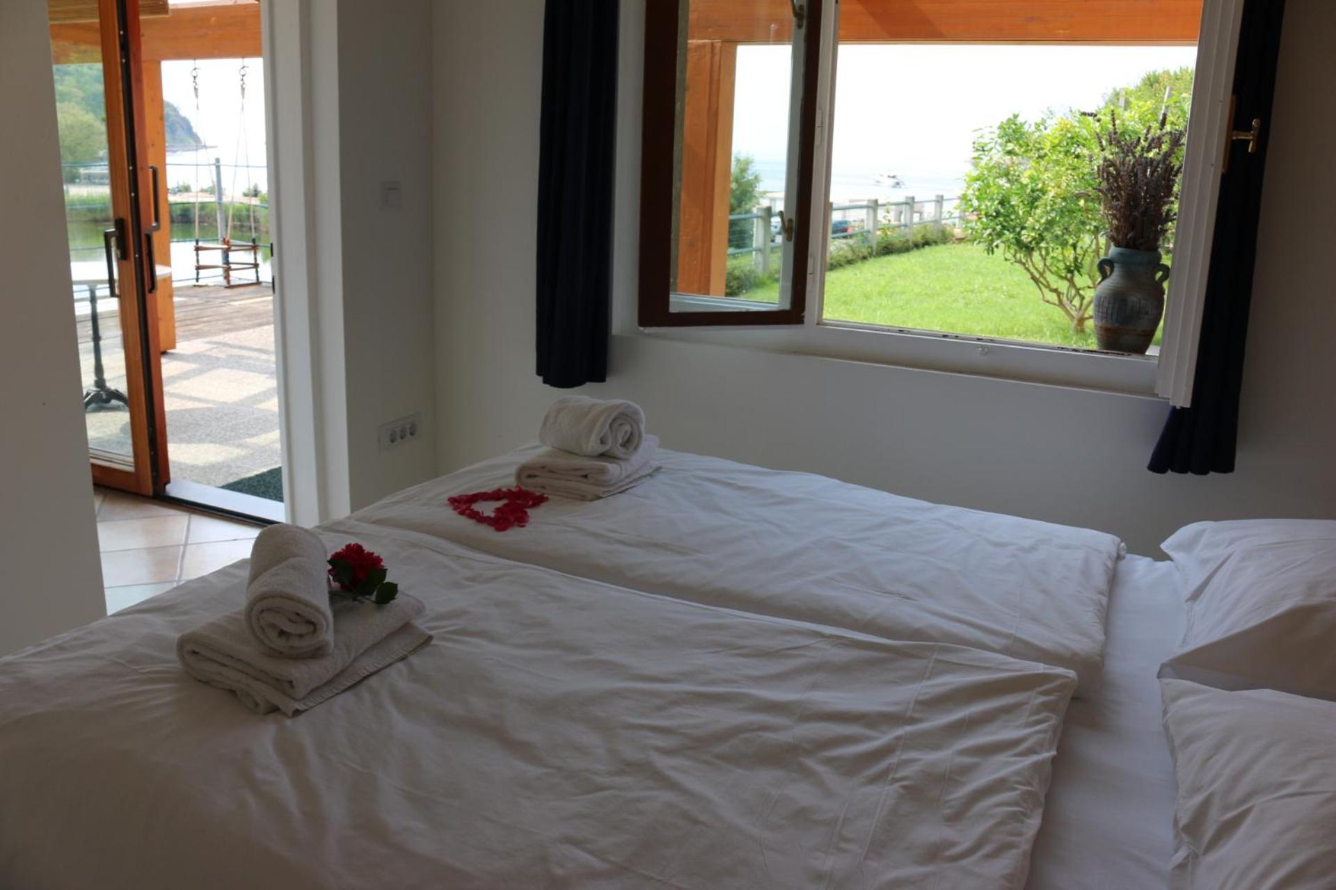 Two-Bedroom Apartment with Terrace and Sea View photo 3