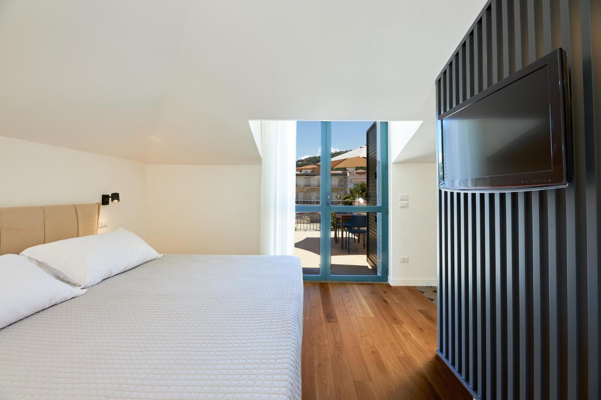Double Room with Terrace - Photo 6