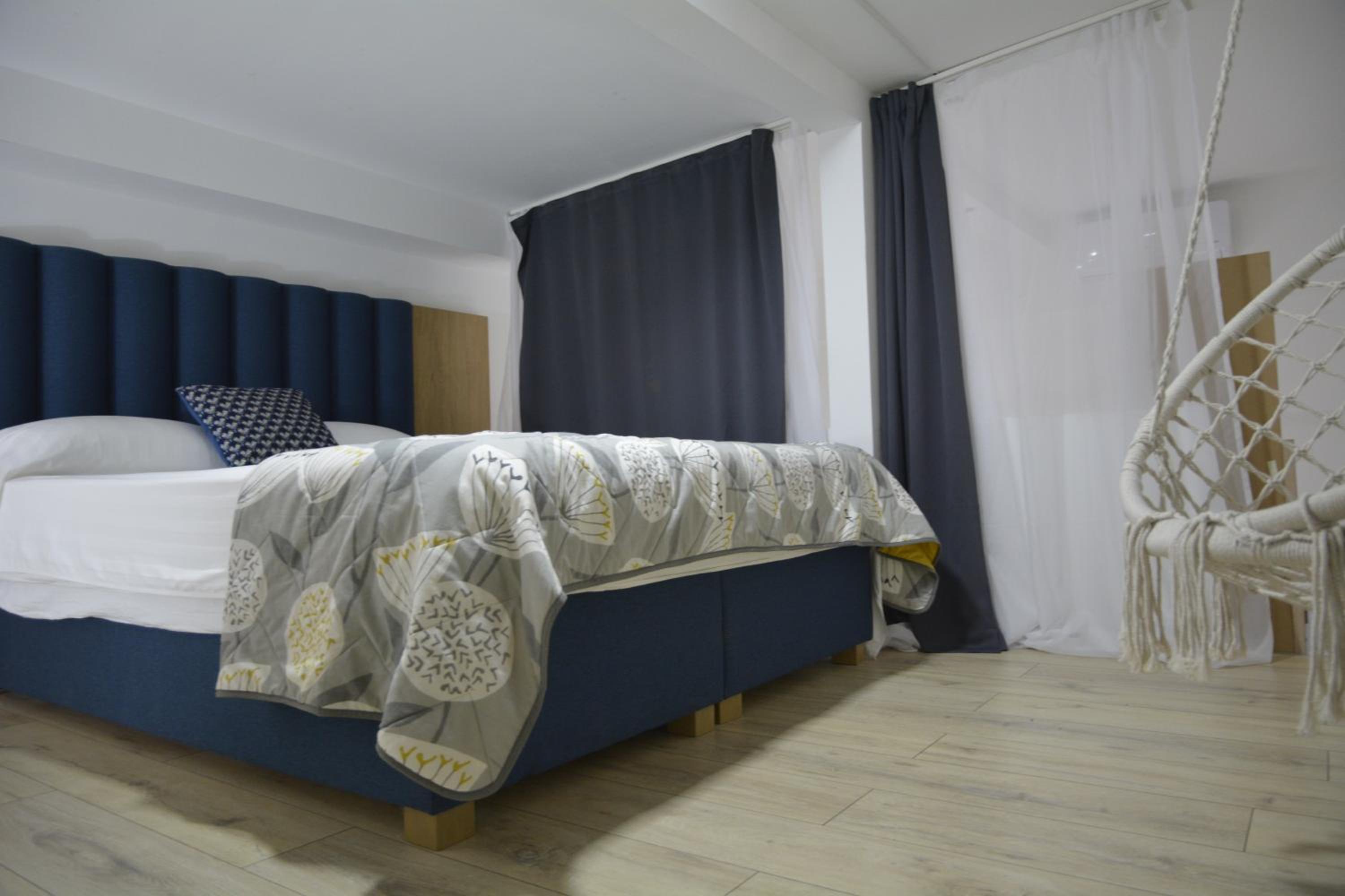Superior Triple Room thumbnail 6