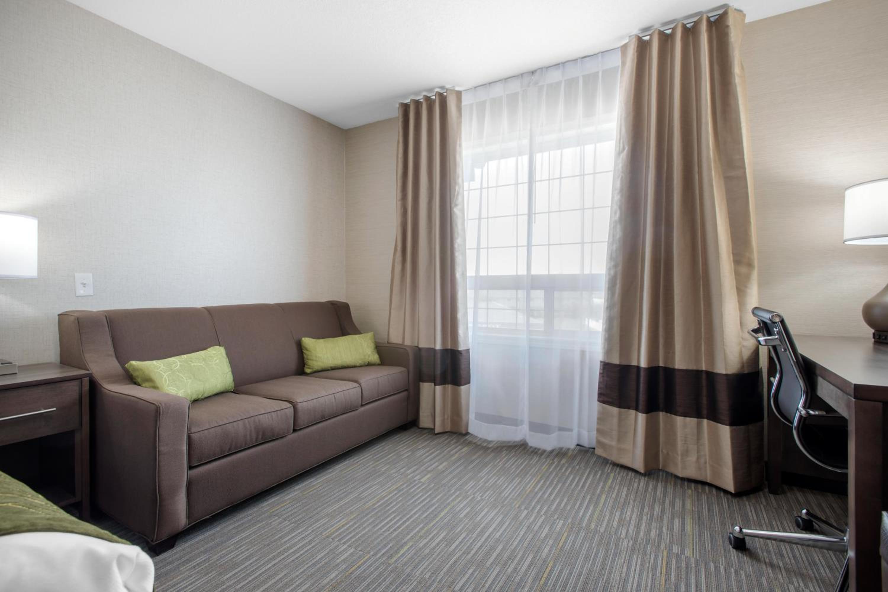 Queen Room with Sofa-Bed - Accessible/Non-Smoking - Photo 7
