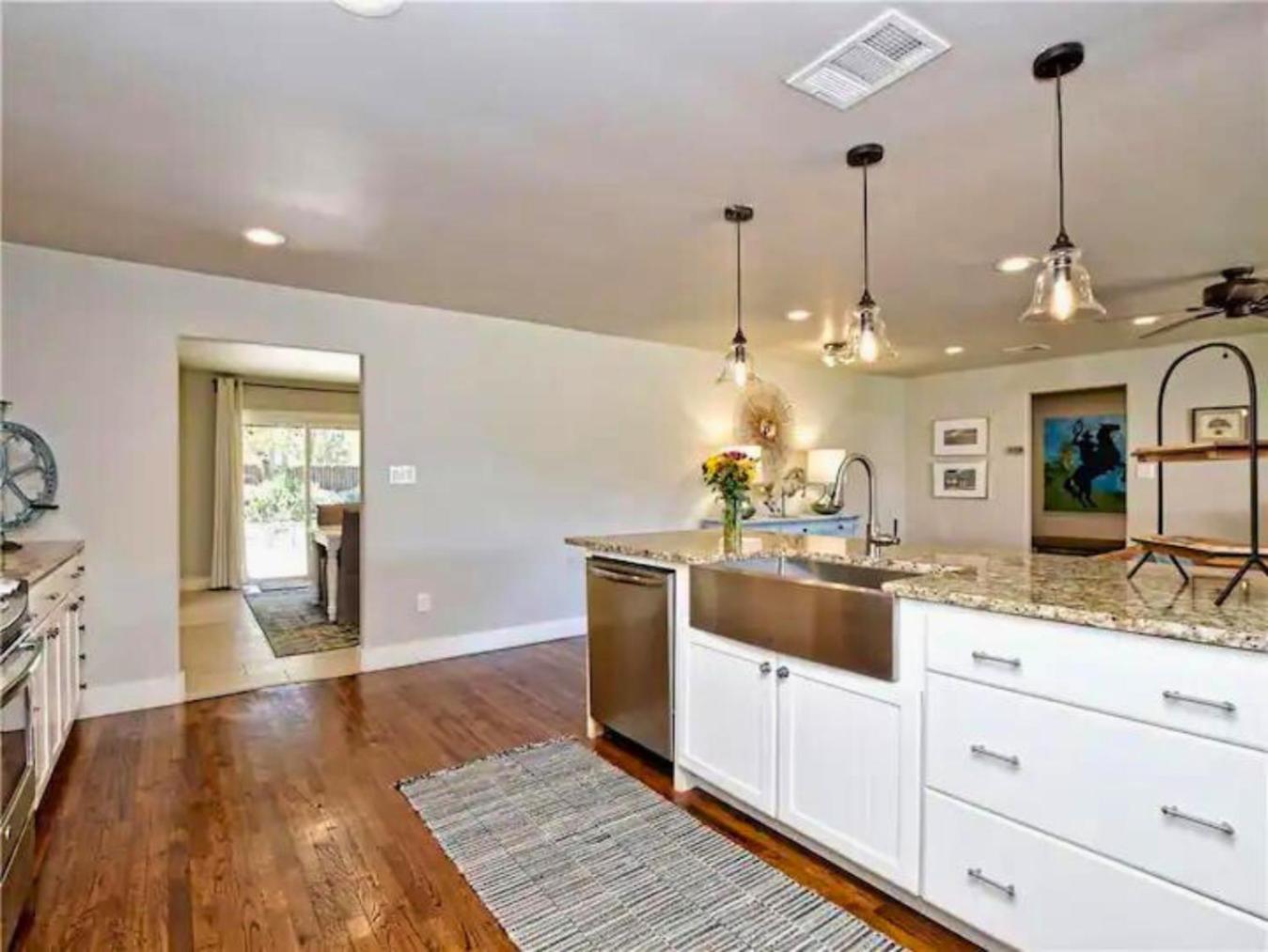 Four-Bedroom House - Photo 24