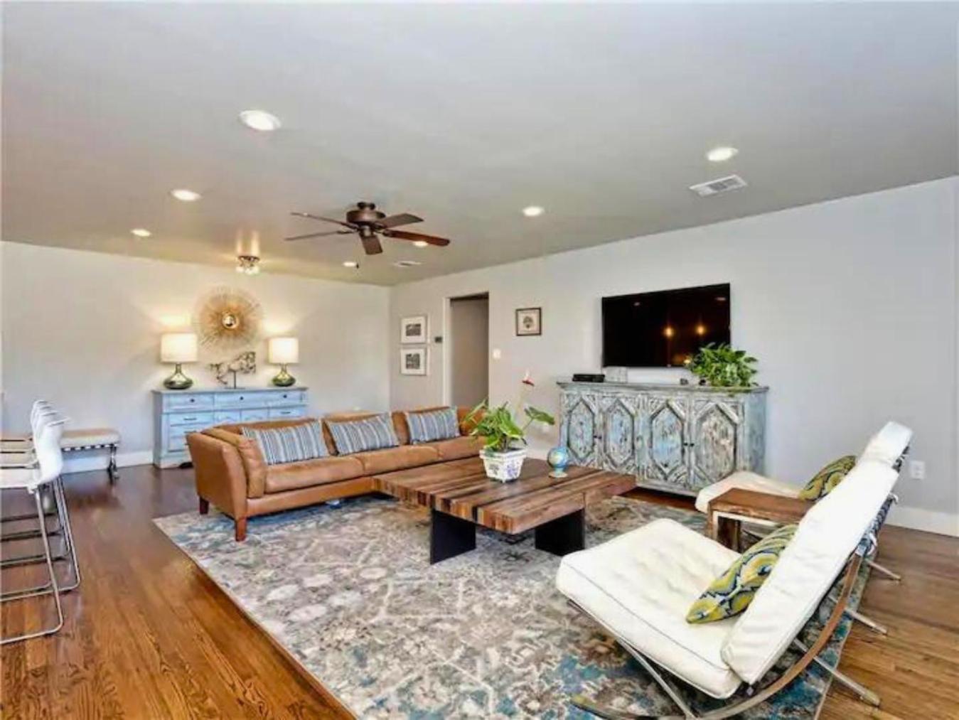 Four-Bedroom House - Photo 5