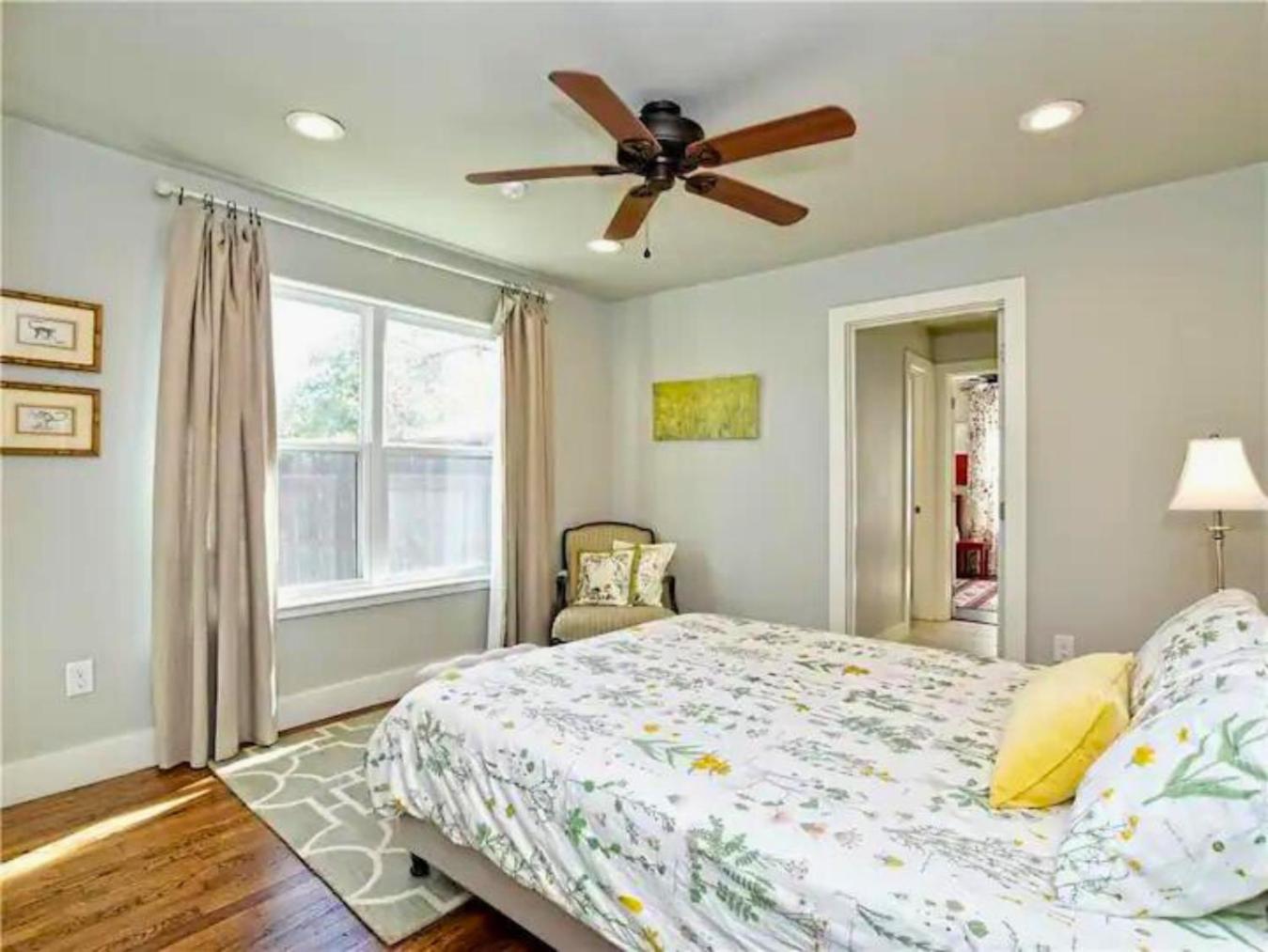 Four-Bedroom House - Photo 2