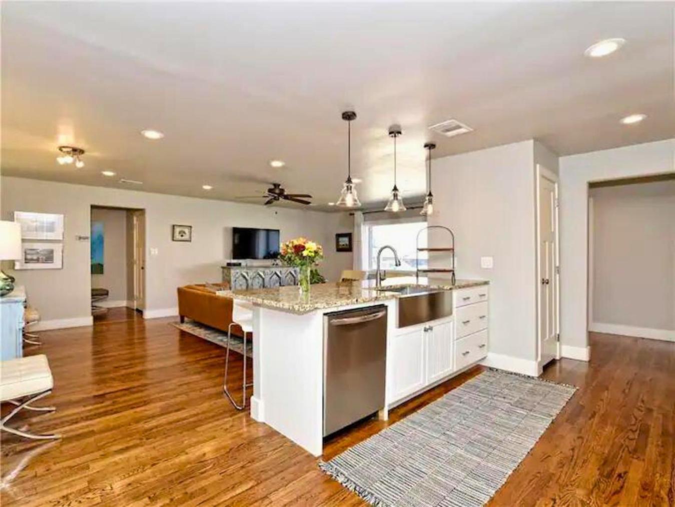Four-Bedroom House - Photo 9