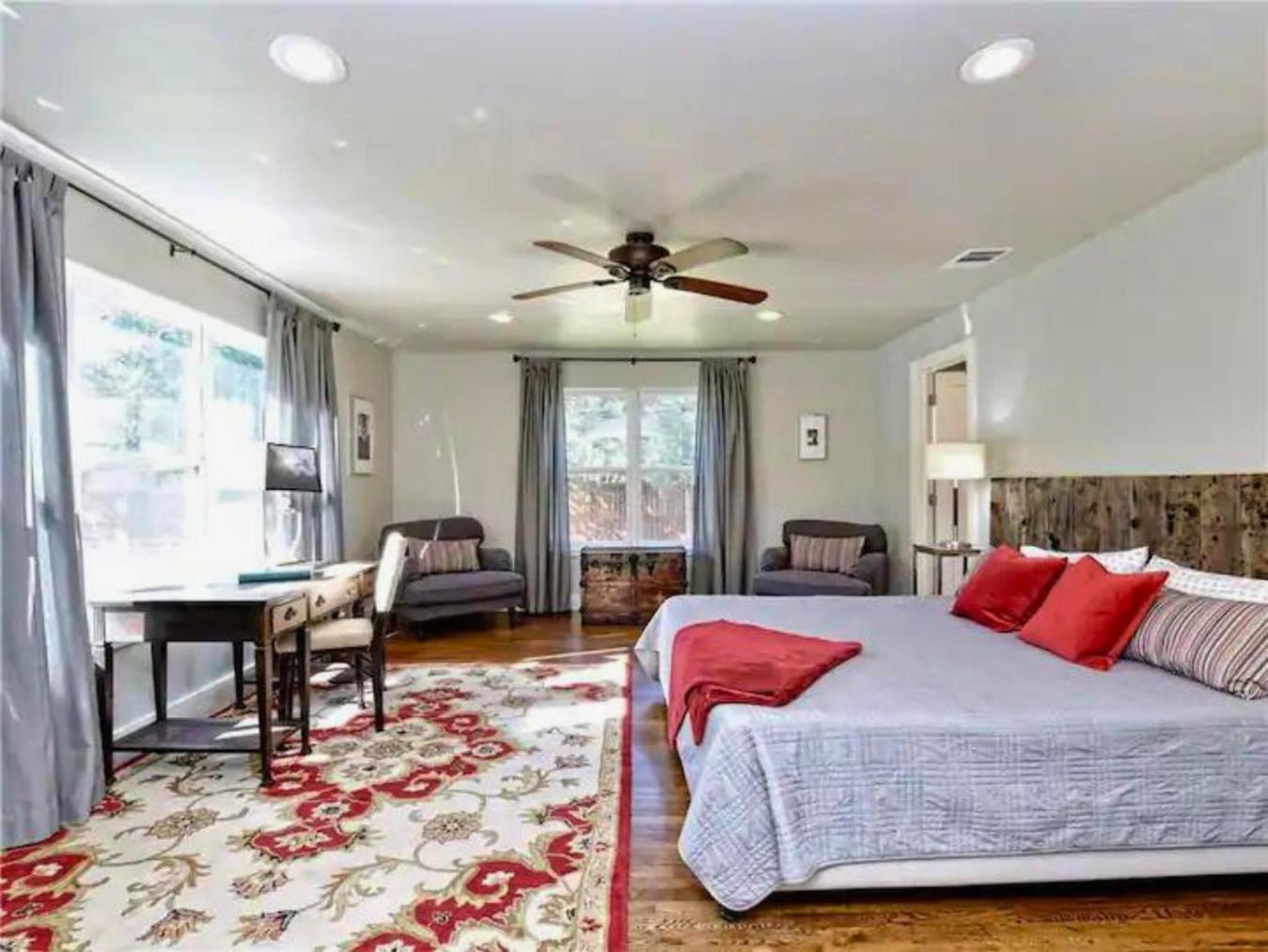 Four-Bedroom House - Photo 11