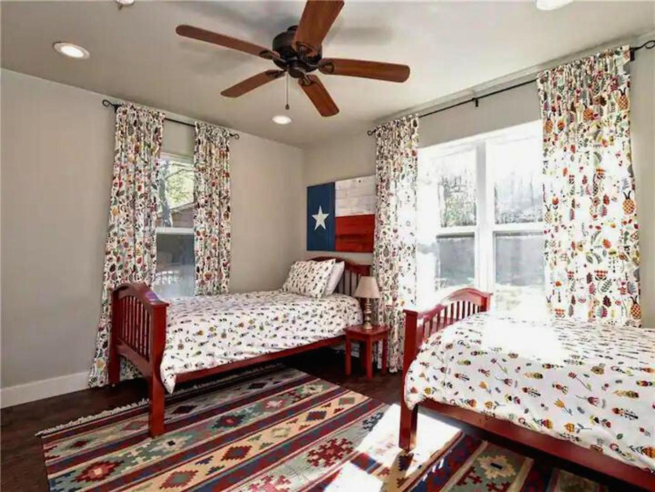 Four-Bedroom House - Photo 15