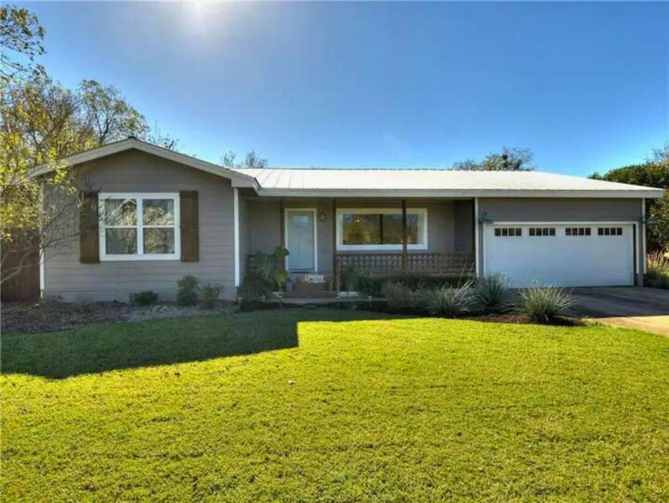 Four-Bedroom House - Photo 16