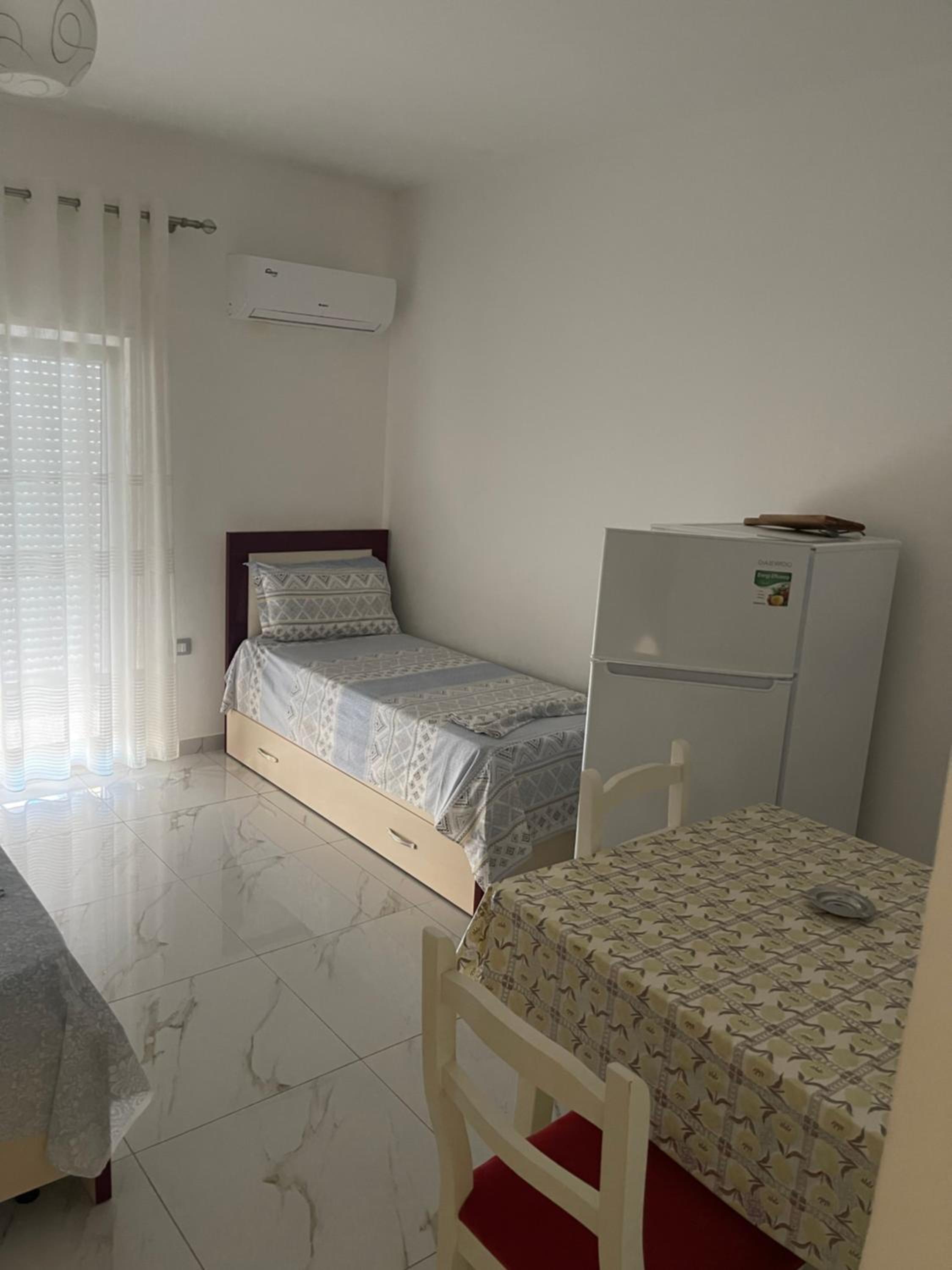 One-Bedroom Apartment With Balcony And Mountain View   photo 2