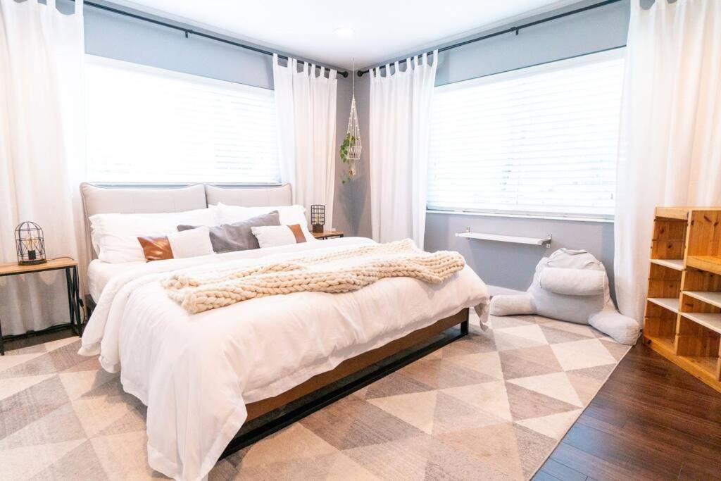 Three-Bedroom House photo 1