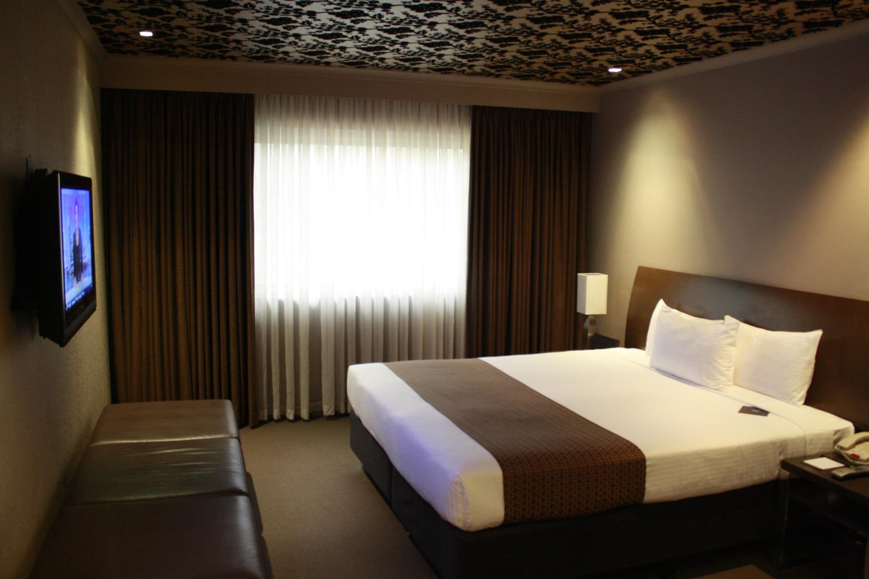 One-Bedroom Suite - Photo 1