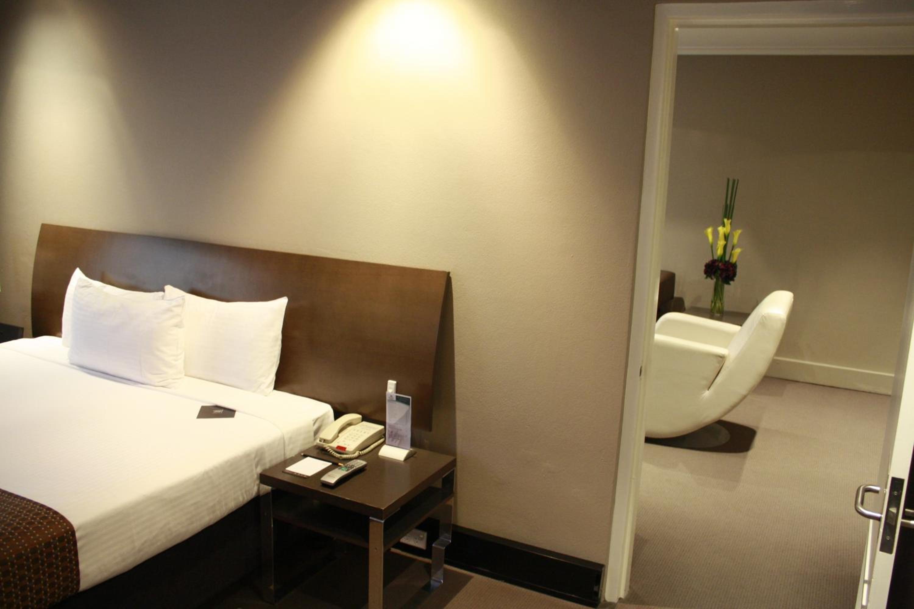 One-Bedroom Suite - Photo 2