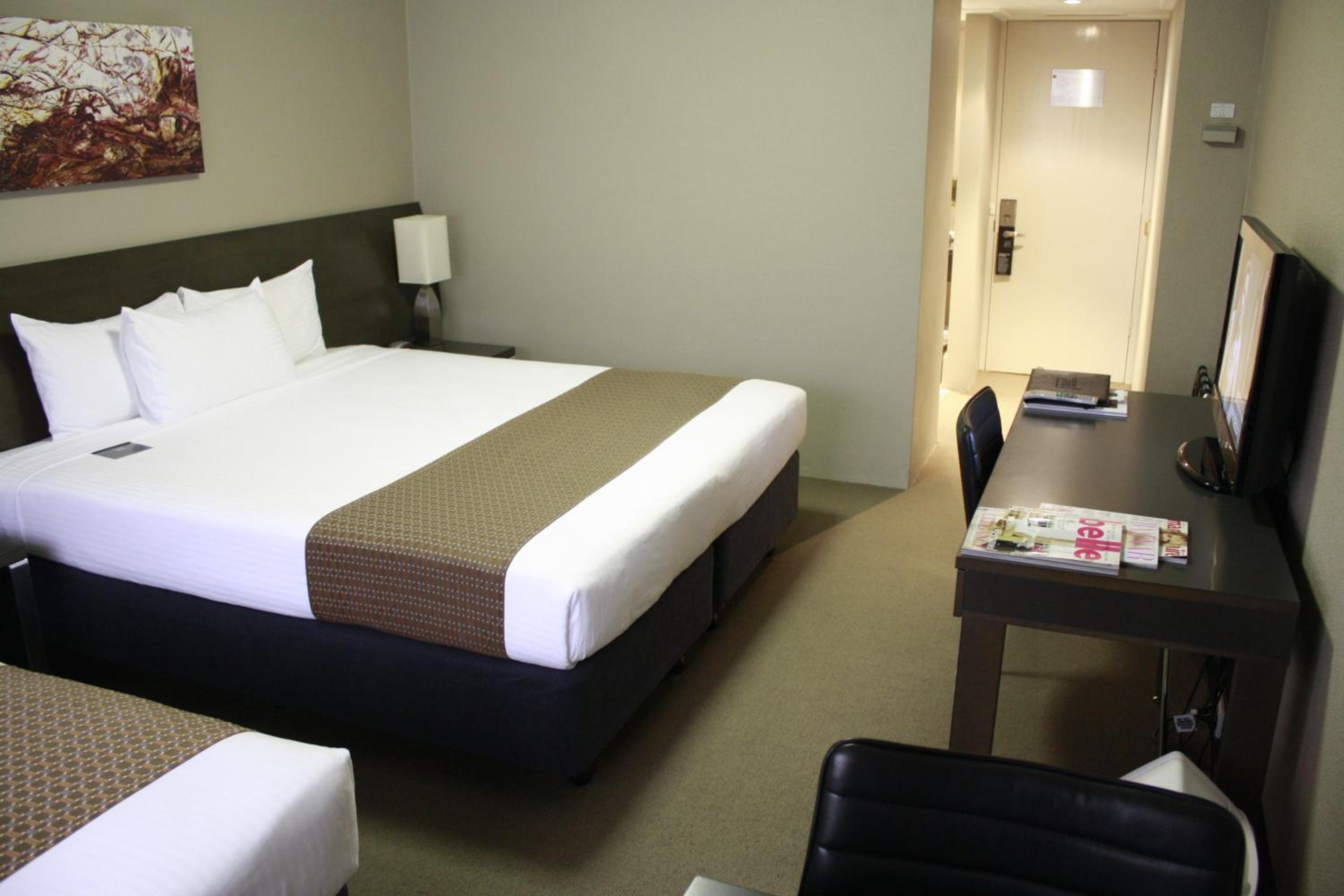 Atrium King Room - Photo 3