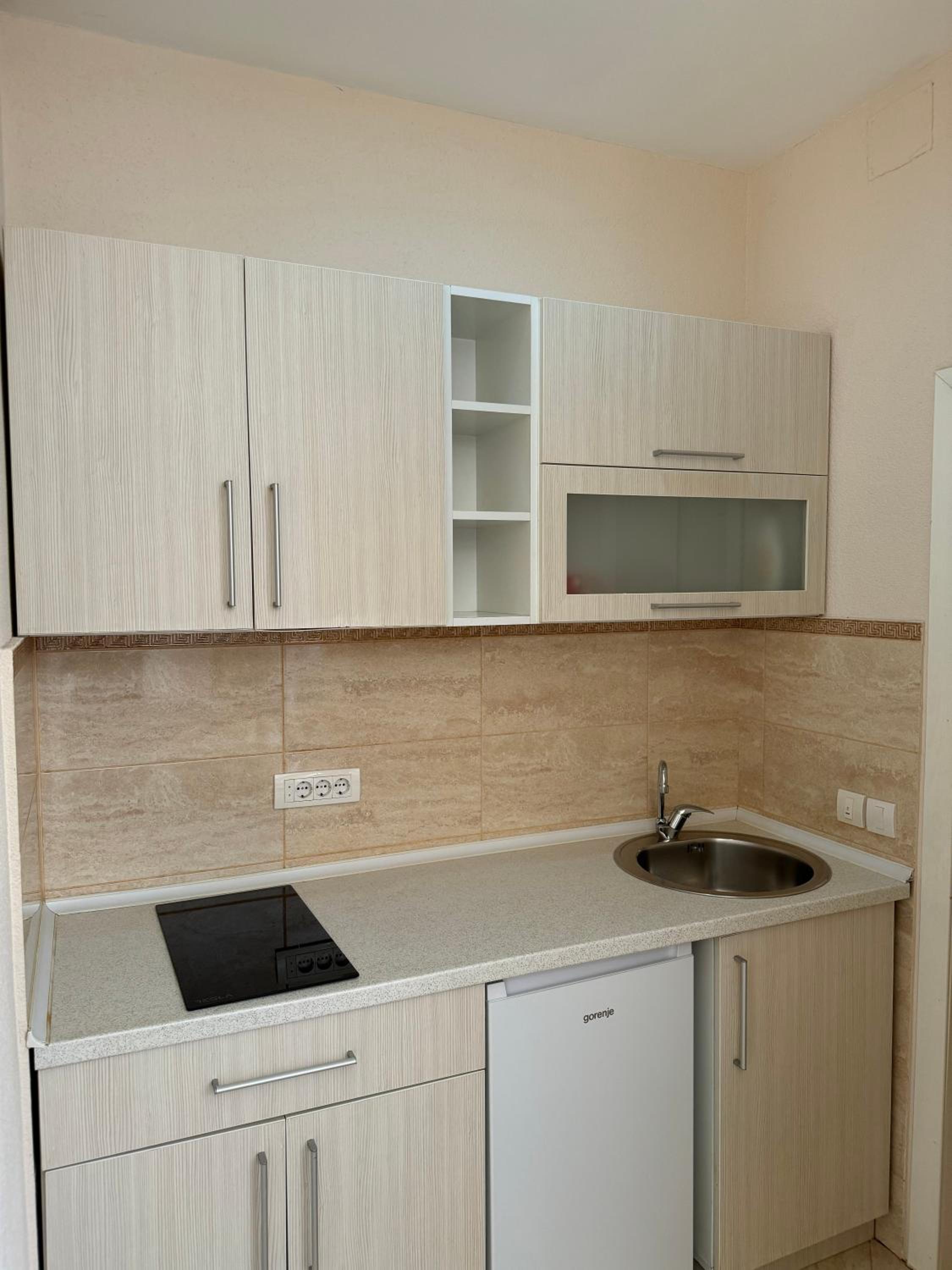 One-Bedroom Apartment with Balcony and City View photo 2
