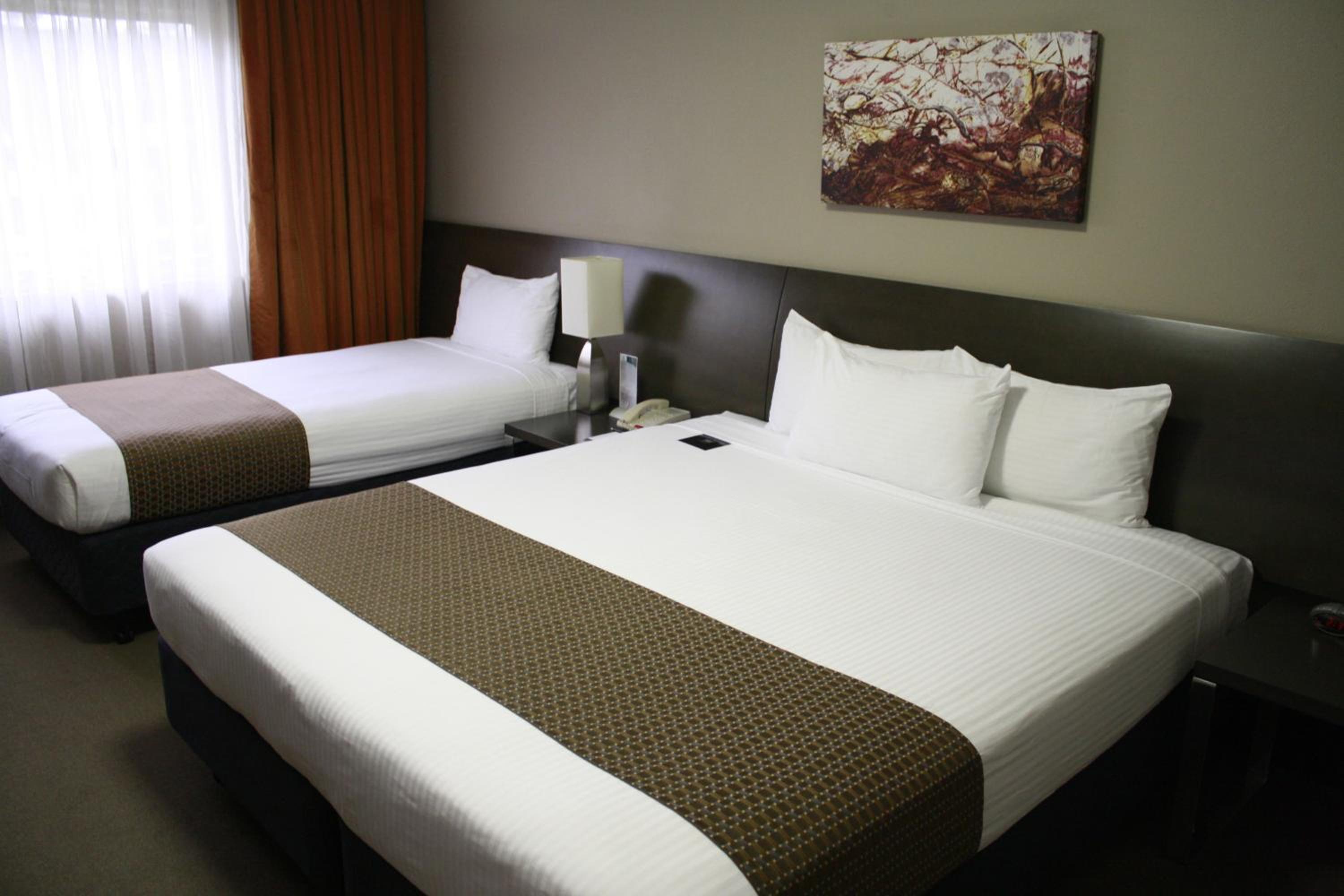 Atrium King Room - Photo 5