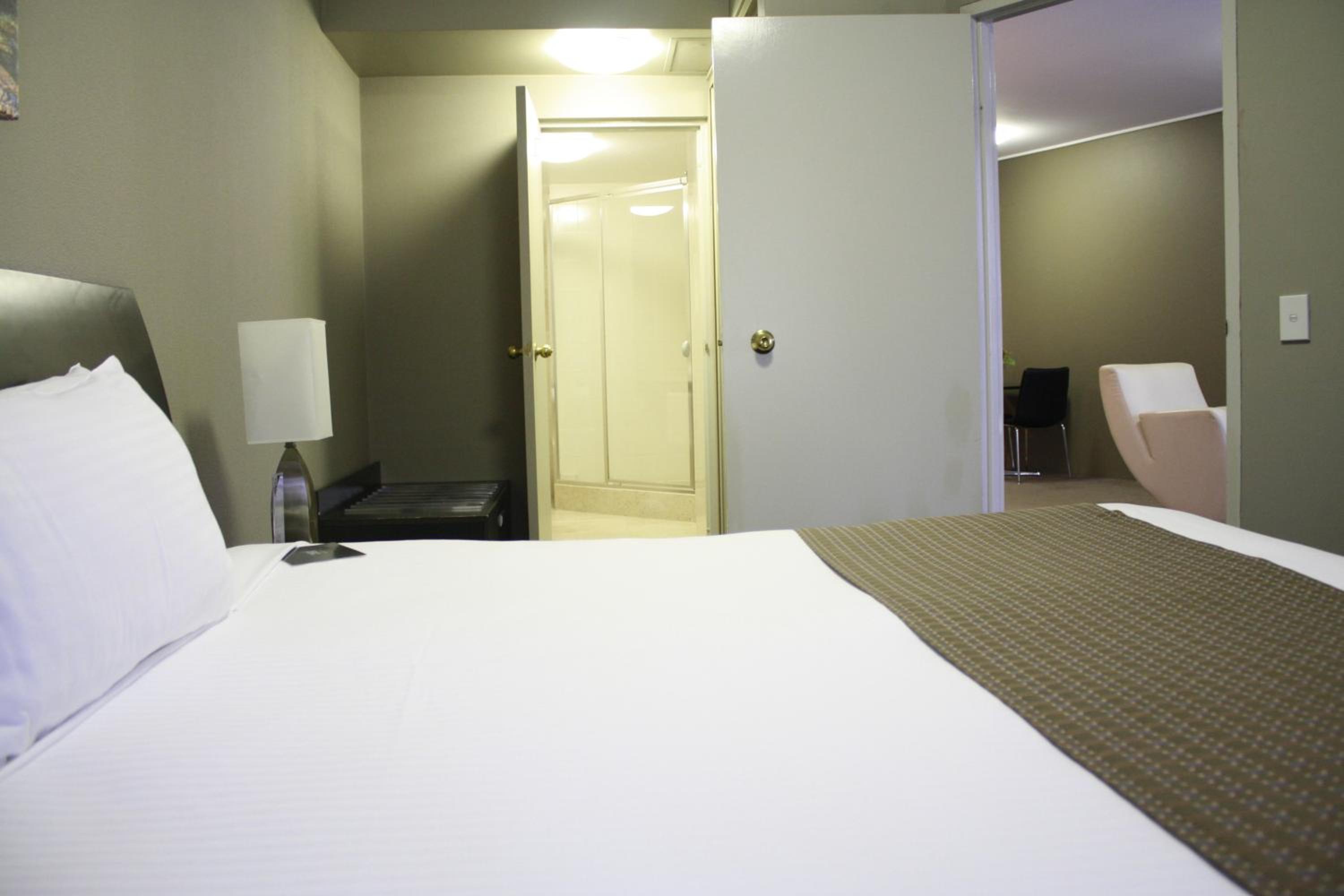 One-Bedroom Apartment - Photo 2
