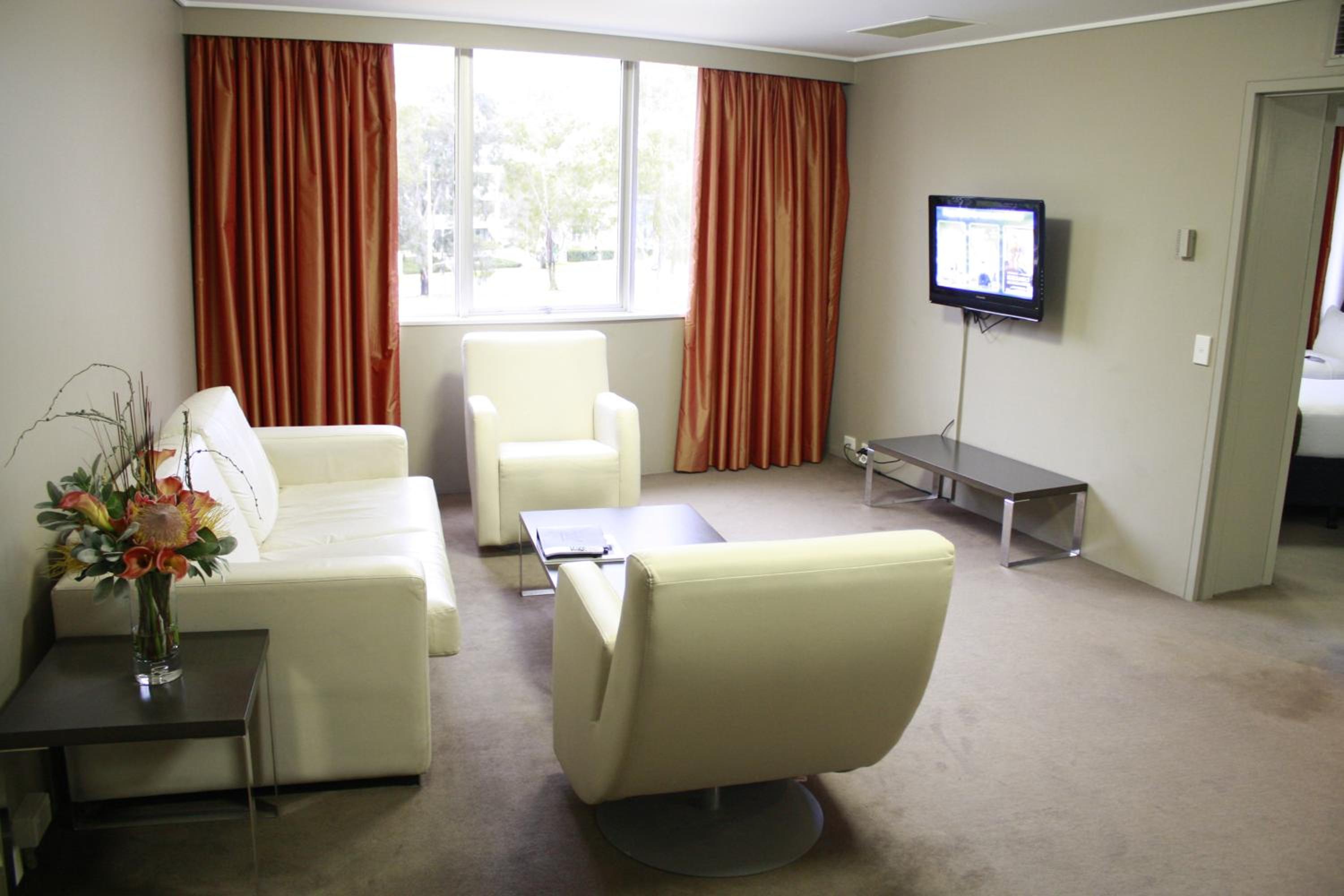 One-Bedroom Apartment - Photo 3
