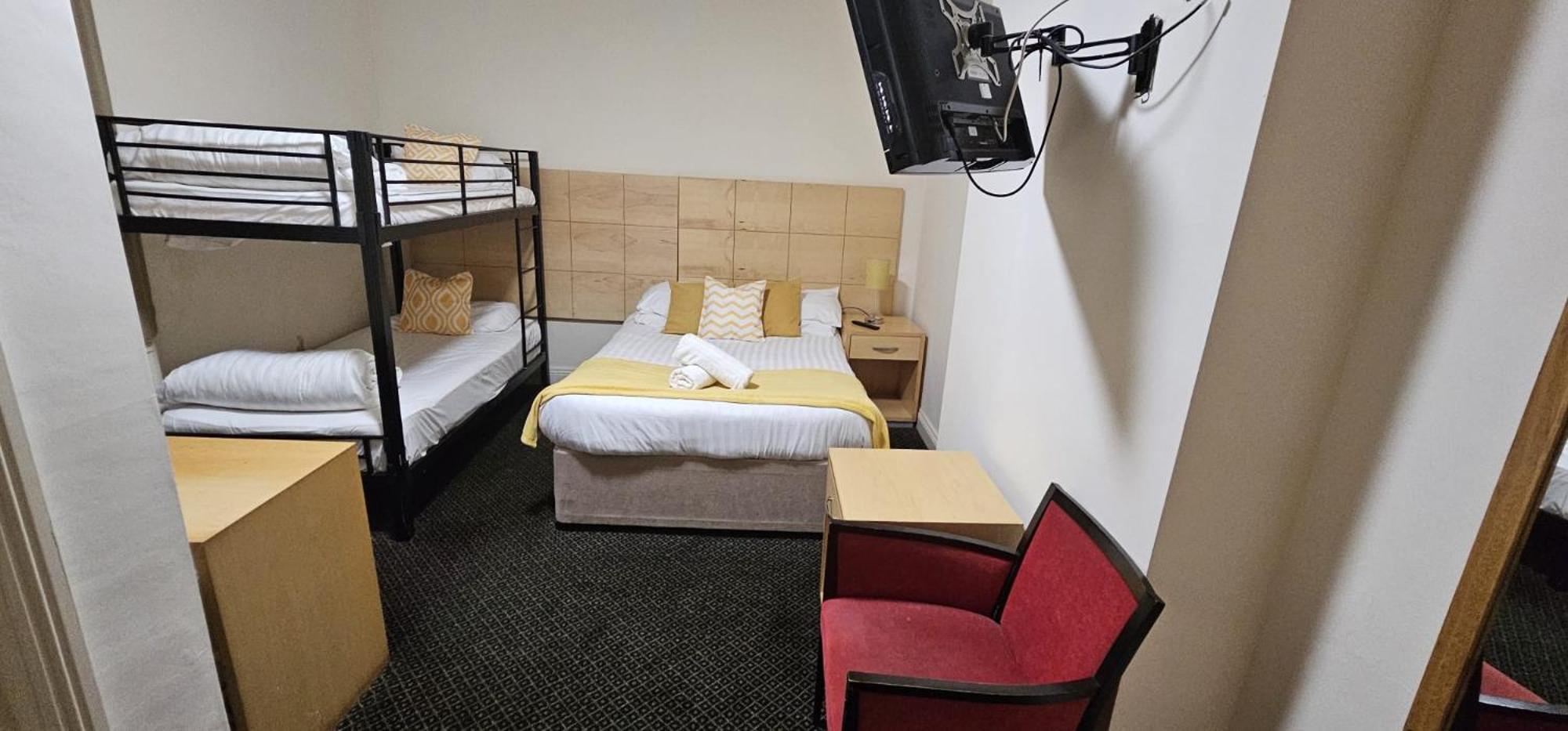 Standard Quadruple Room - Photo 20
