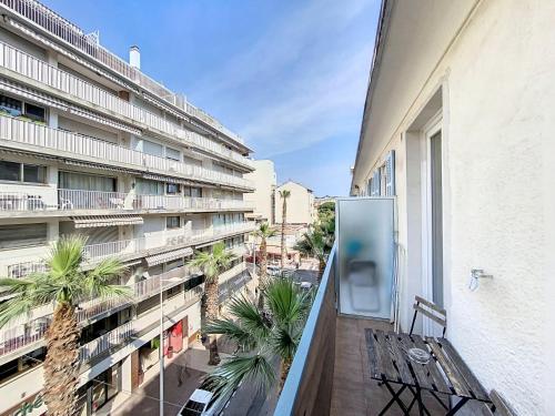 Apartment with Balcony photo 2