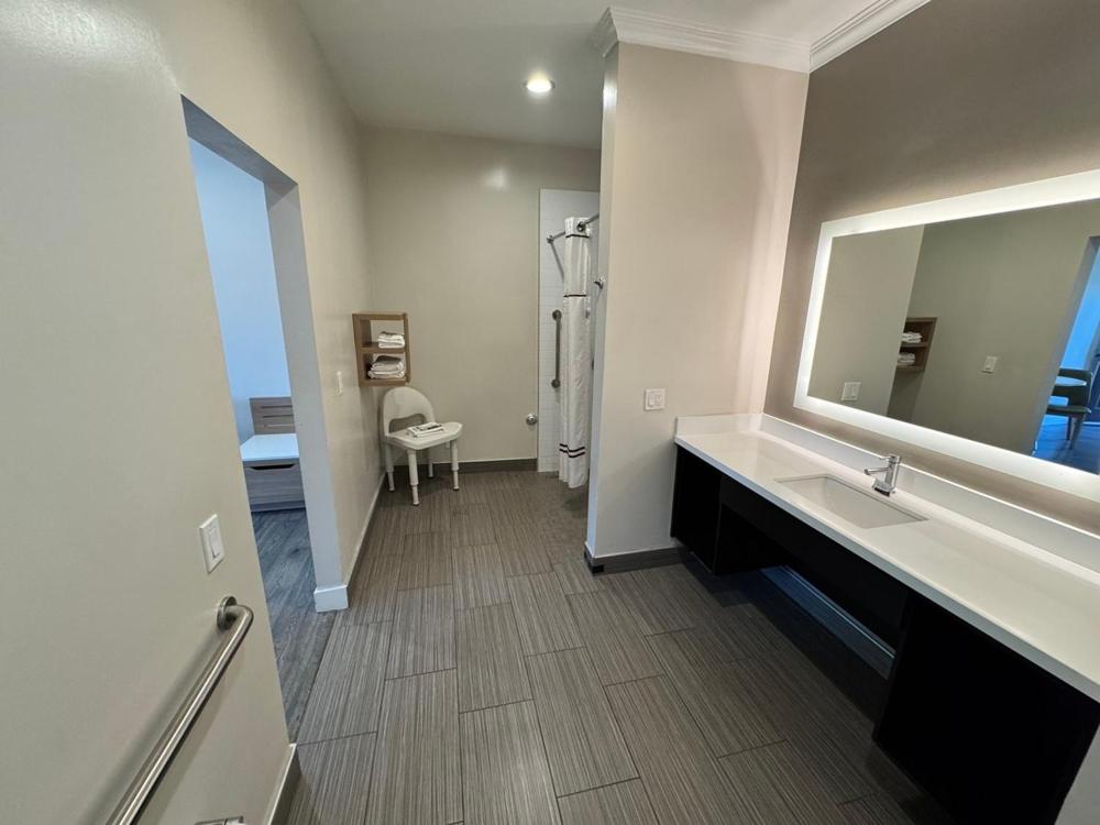 King Room - Disability Access photo 1