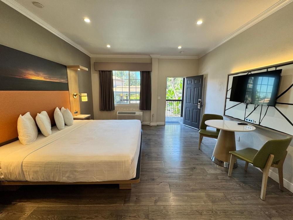 King Room - Disability Access photo 3