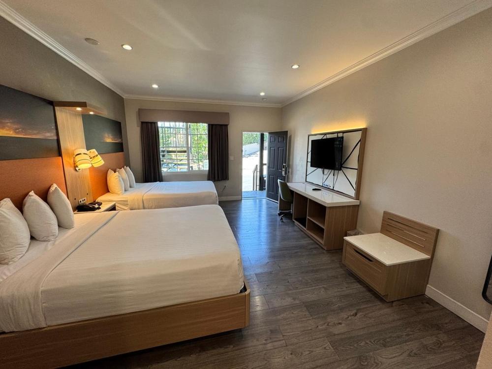 Deluxe Queen Room photo 2