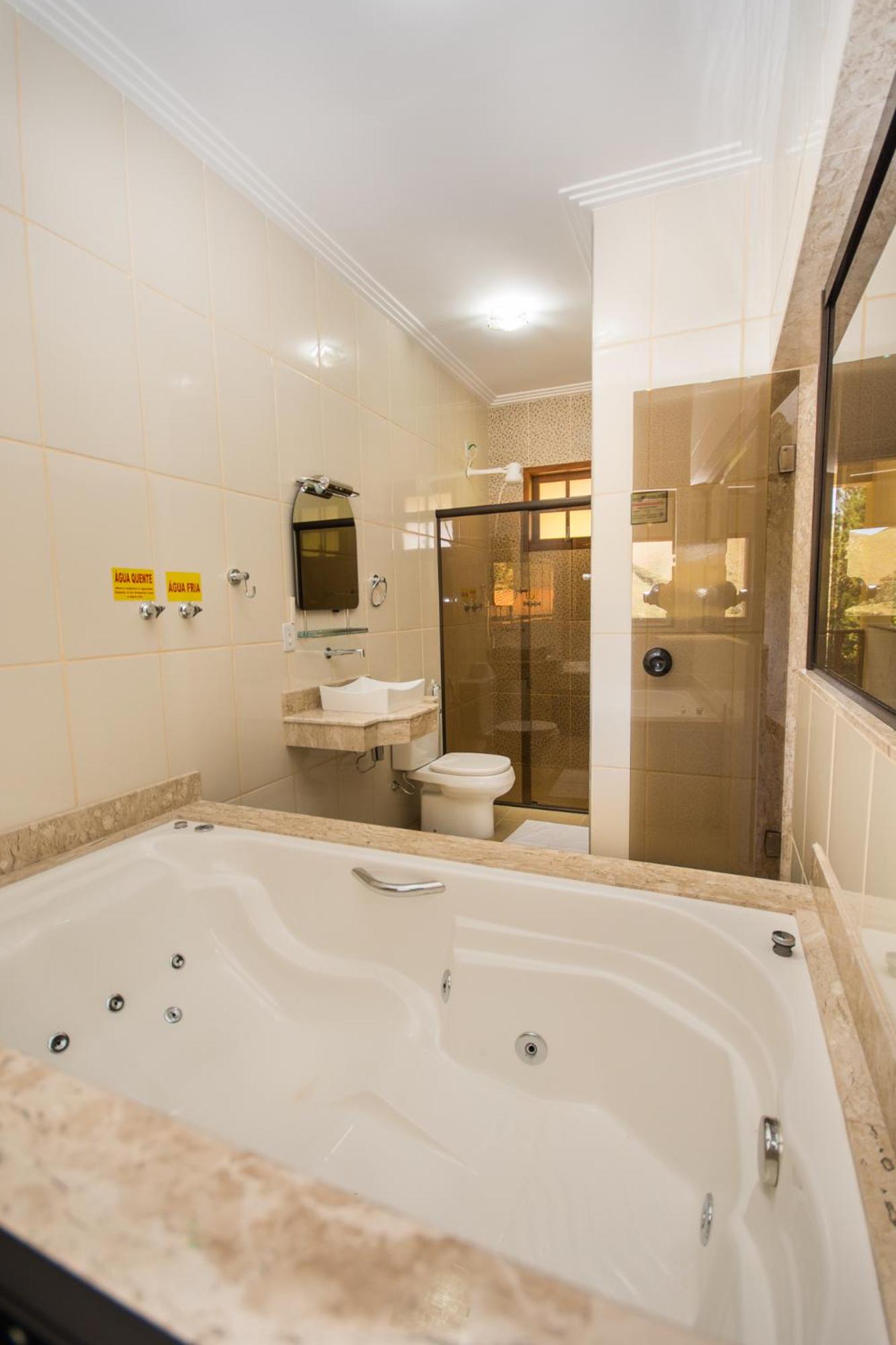 Suite with Spa Bath photo 3
