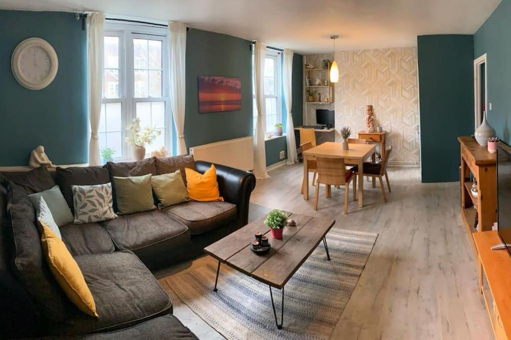 Three-Bedroom Apartment photo 1