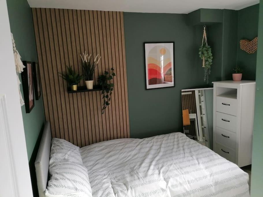 Three-Bedroom Apartment photo 3