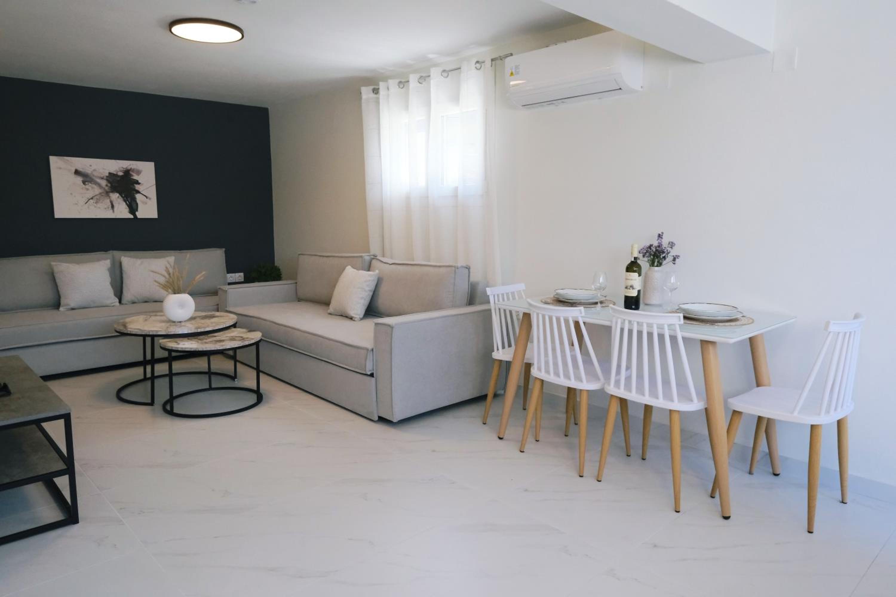 Superior One-Bedroom Apartment photo 1