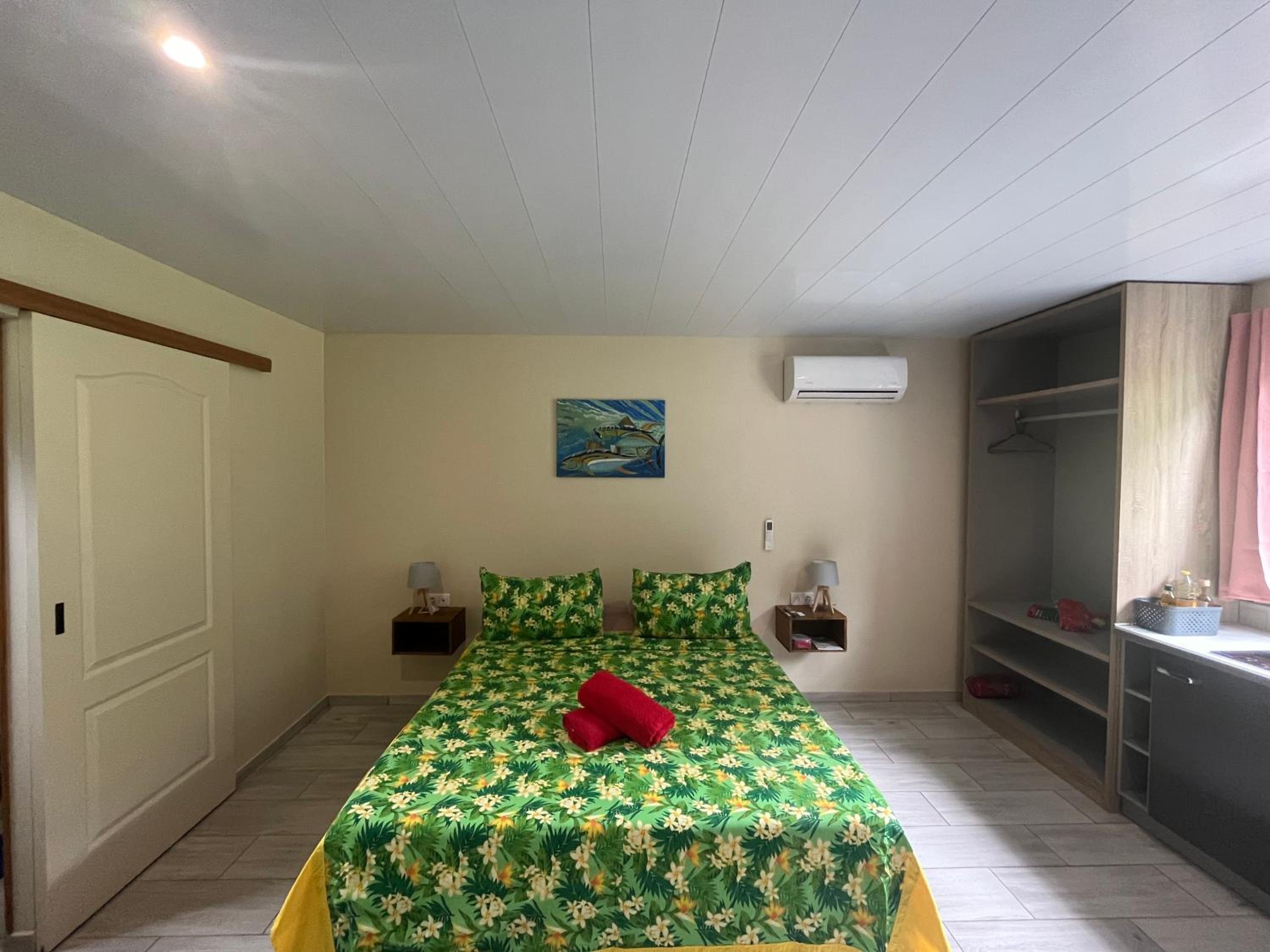 One-Bedroom House photo 1