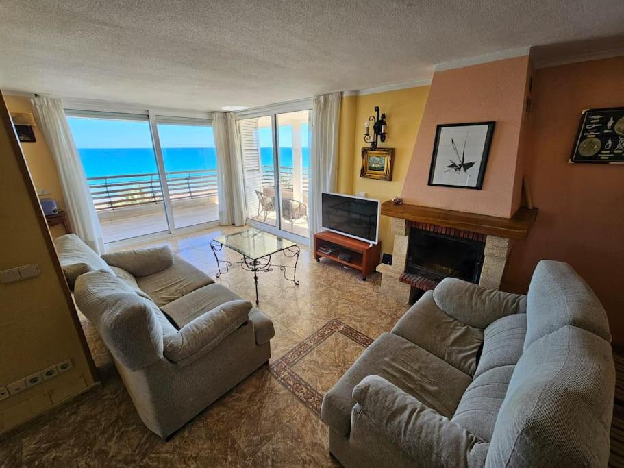 Apartamento de tres habitaciones con vista al mar